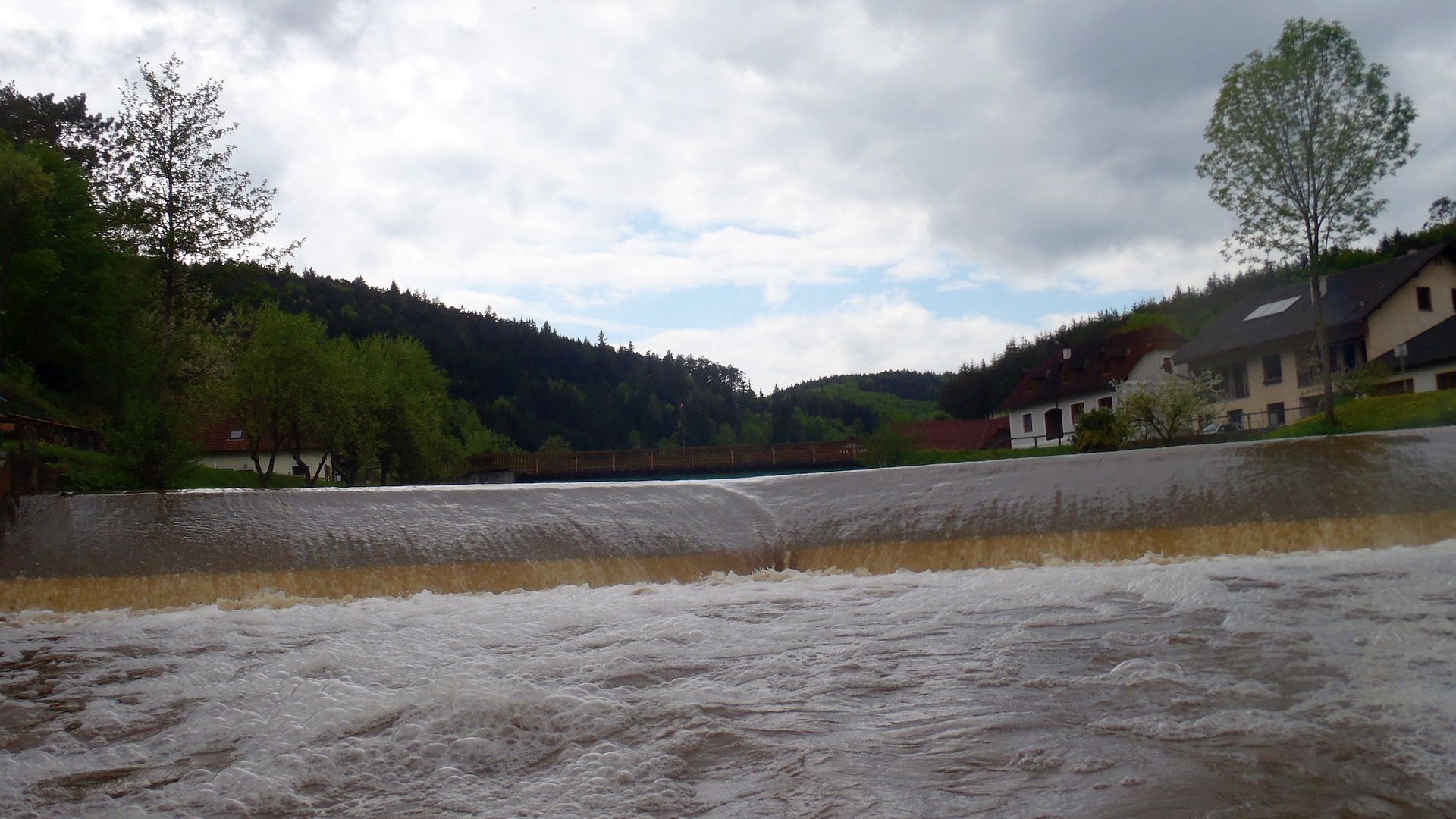 Kajak, Fluss Große Krems, Abschnitt Hohenstein - Imbach einige Sohlschwellen und Wehre 