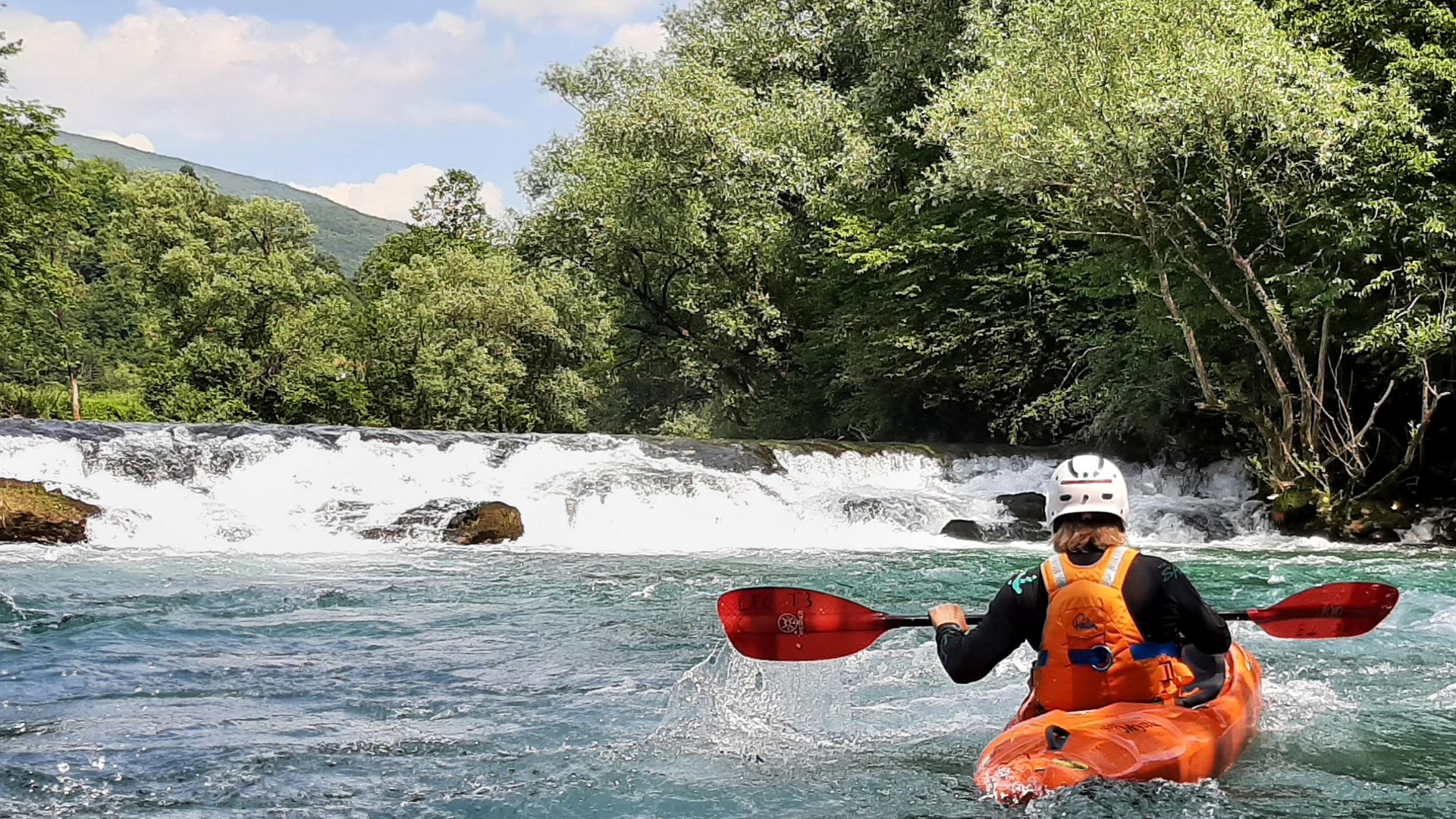 © Thomas R. 18.6.23 Kajak, Fluss Una, Abschnitt Martin Brod - Camp Buk unterhalb Kulen Vakuf