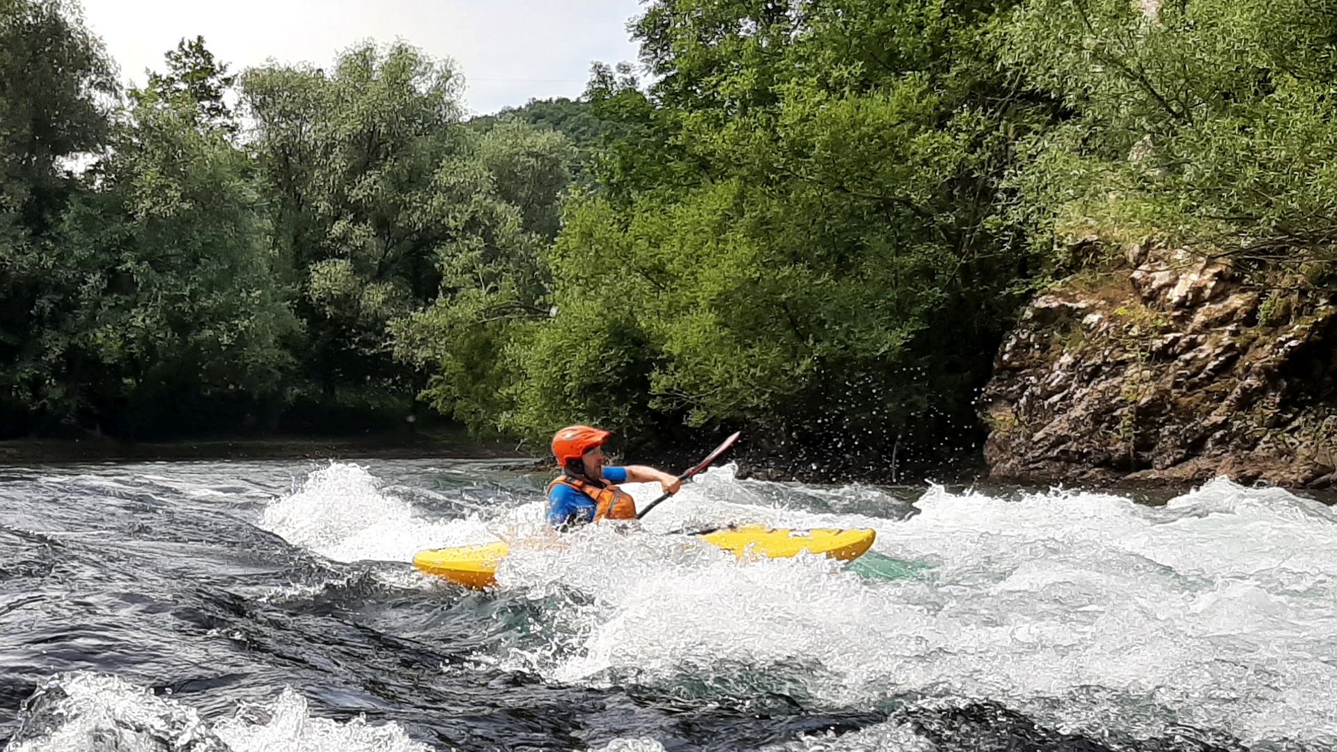 © Thomas R. 19.6.23 Kajak, Fluss Una, Abschnitt Martin Brod - Camp Buk unterhalb Kulen Vakuf