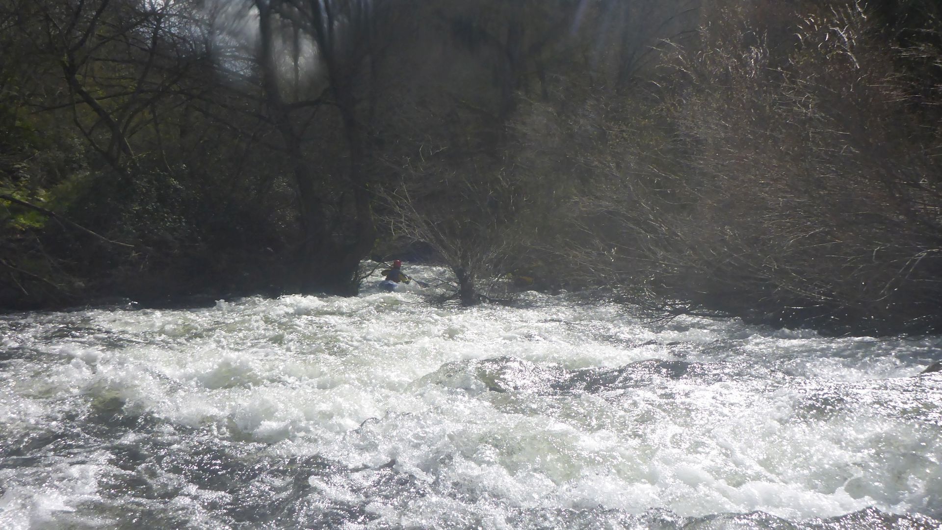 Kajak, Fluss Tartagine, Abschnitt Untere Tartagine mit Tempo in die Strauchhindernisse 