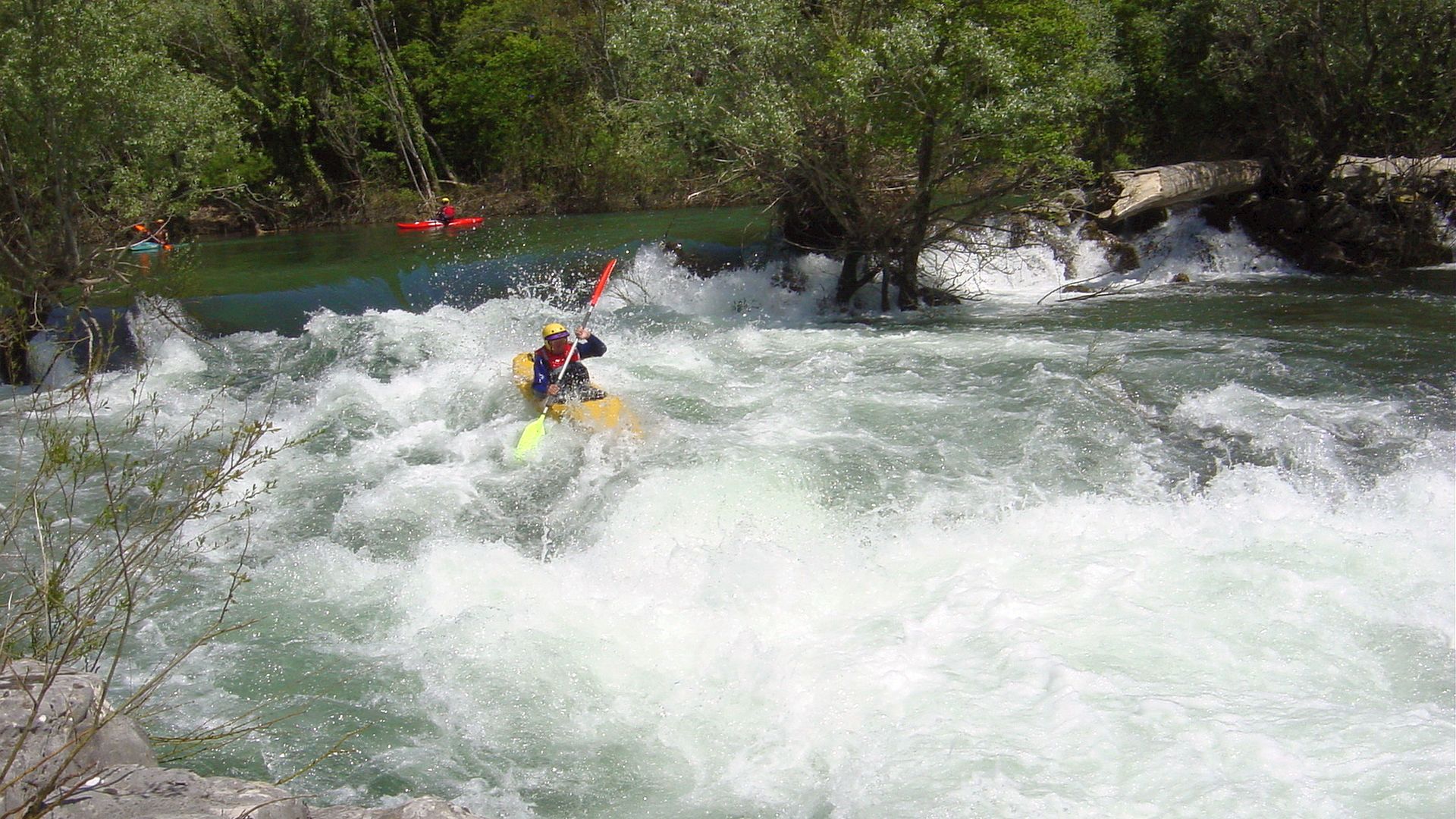 Kajak, Fluss Cetina, Abschnitt Velika Njiva - Blato na Cetini (Obere) der Abfall auf halber Strecke 🛶 Helmut L.