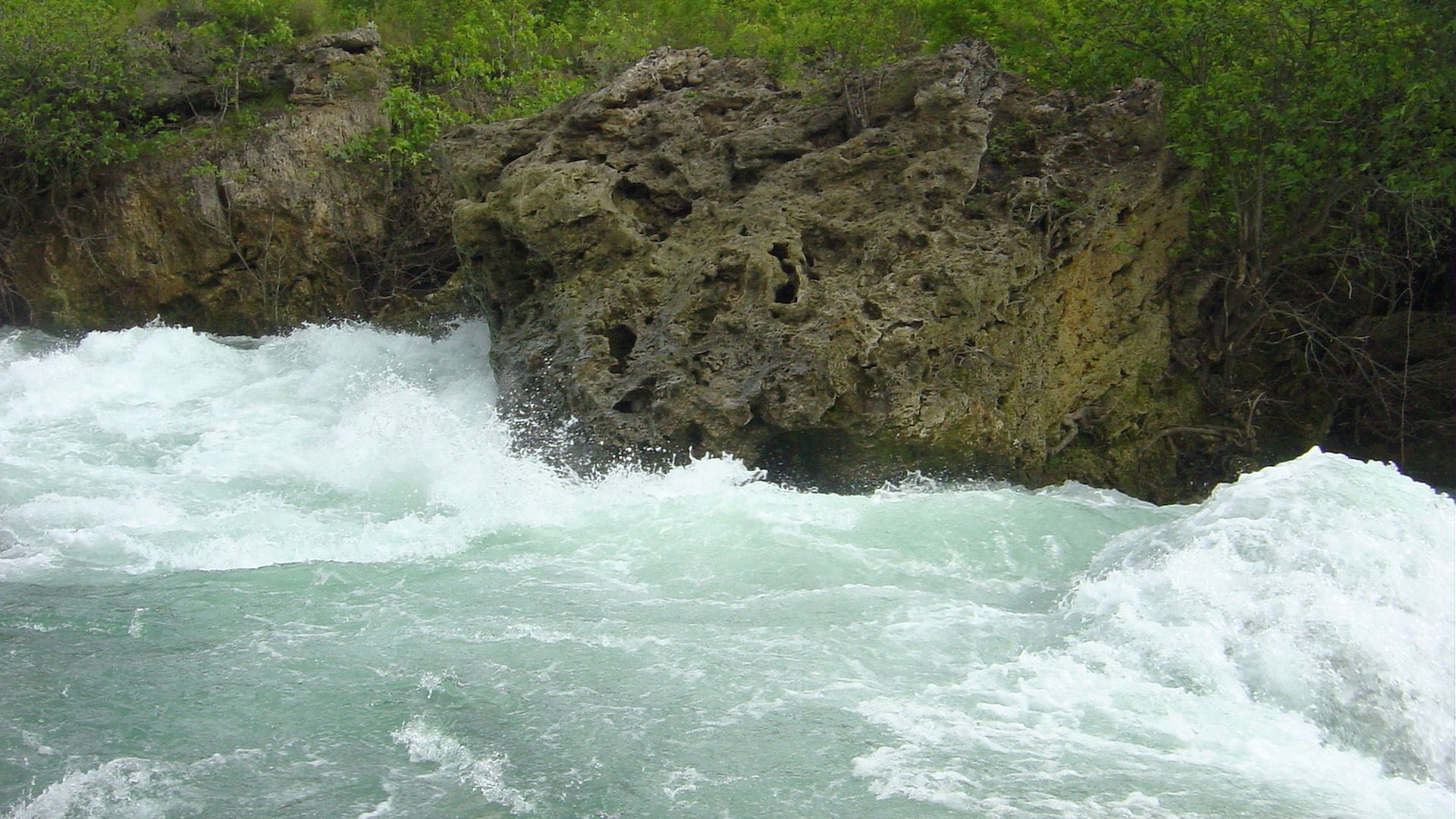 Kajak, Fluss Cetina, Abschnitt Slime - Radmanove Mlinice (Untere) eine der schweren Stellen 