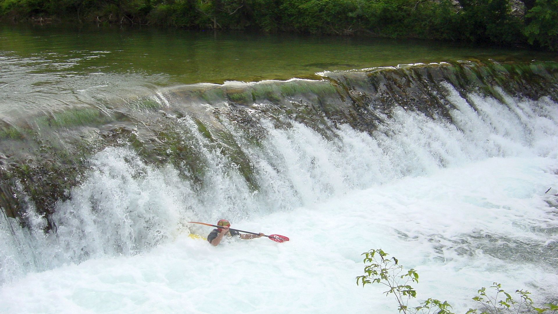 Kajak, Fluss Zrmanja, Abschnitt Ervenik - Kaštel Žegarski (Mittlere) eines der Wehre 🛶 Heinz D.