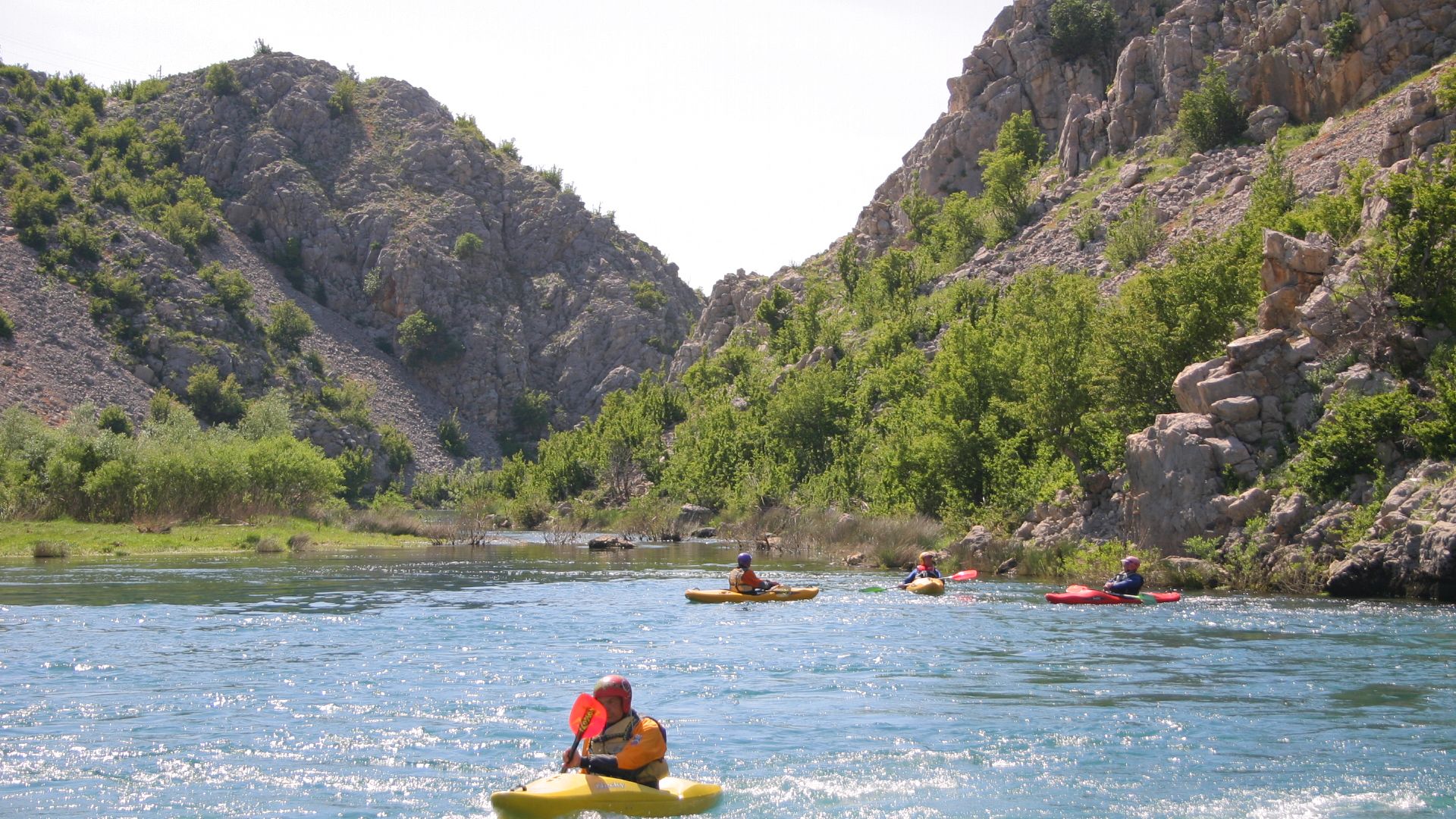 Kajak, Fluss Zrmanja, Abschnitt Kaštel Žegarski - Berberi (Große Schlucht) schöne Schlucht 🛶 Heinz, Gerald, Helmut, Gerhard
