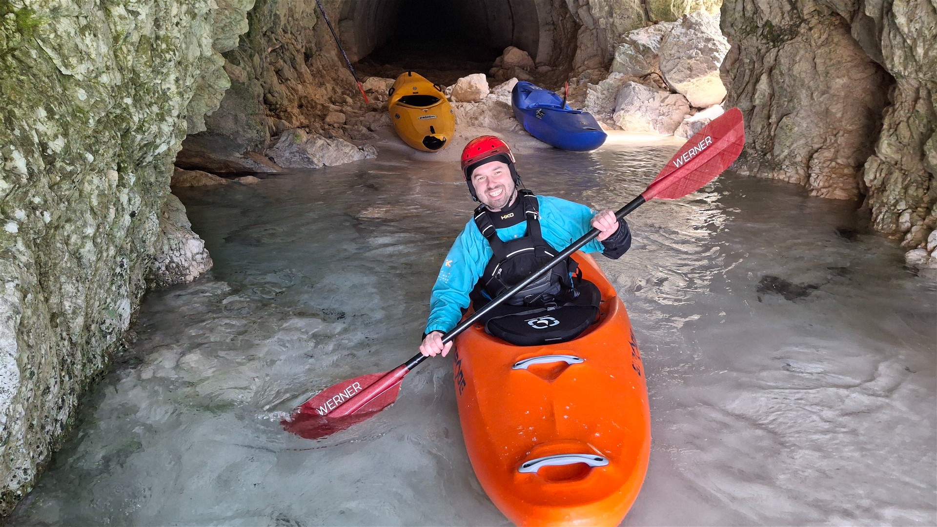 Kajak, Fluss Soča, Abschnitt 2. Klamm - Koritnica (Obere Soča) die 3. Klamm kann r umtragen werden 