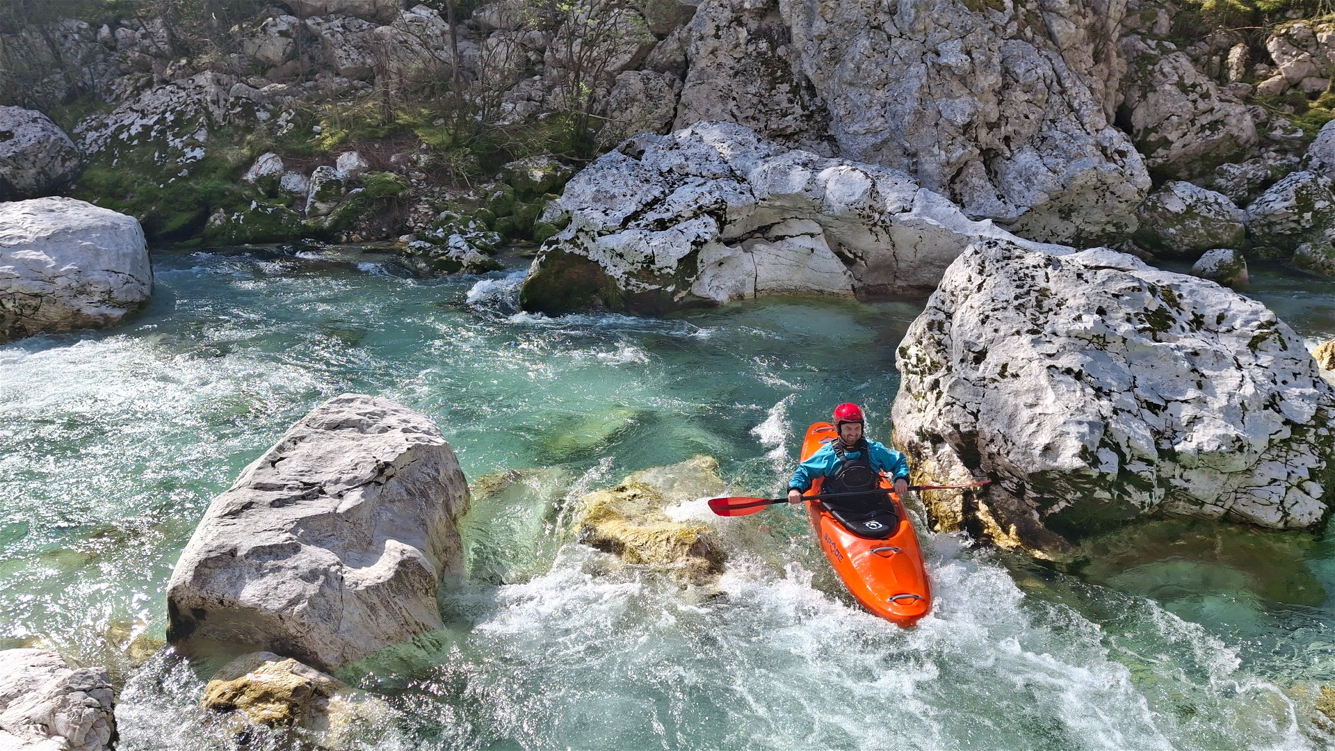 Kajak, Fluss Soča, Abschnitt 2. Klamm - Koritnica (Obere Soča) nach dem Bunkerschwall 