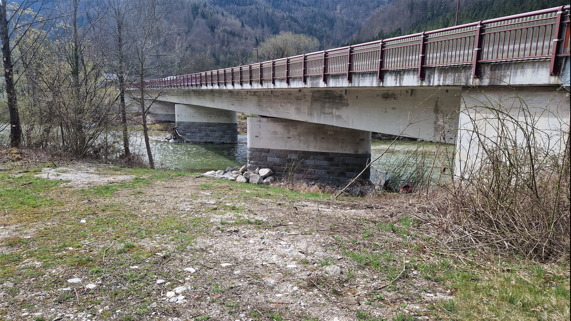Kajak, Fluss Ybbs, Abschnitt Hollenstein - Ofenbach Einstieg Klein Hollenstein mit Parkmöglichkeit 