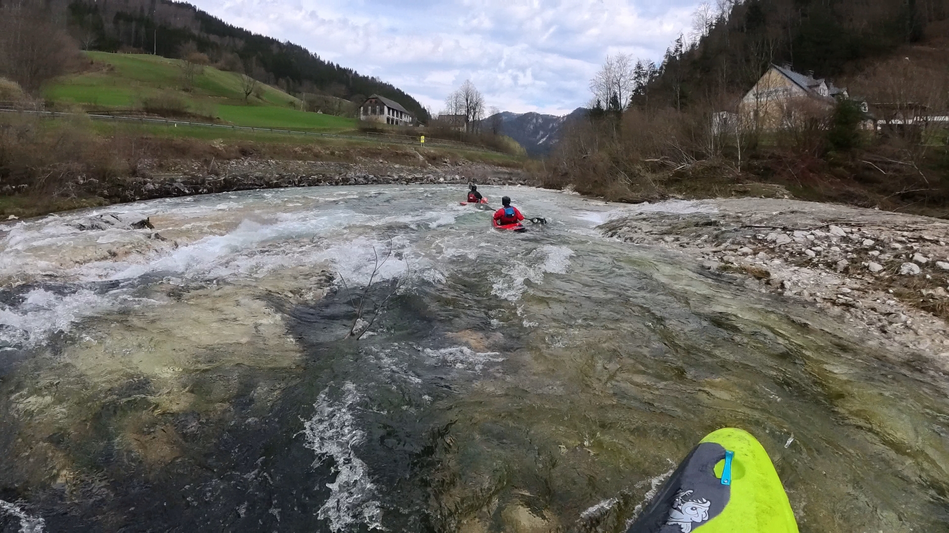 Kajak, Fluss Ybbs, Abschnitt Hollenstein - Ofenbach Grundgesteinsplatten mit tiefen Fahrrinnen 🛶 Claus K., Heiko F.