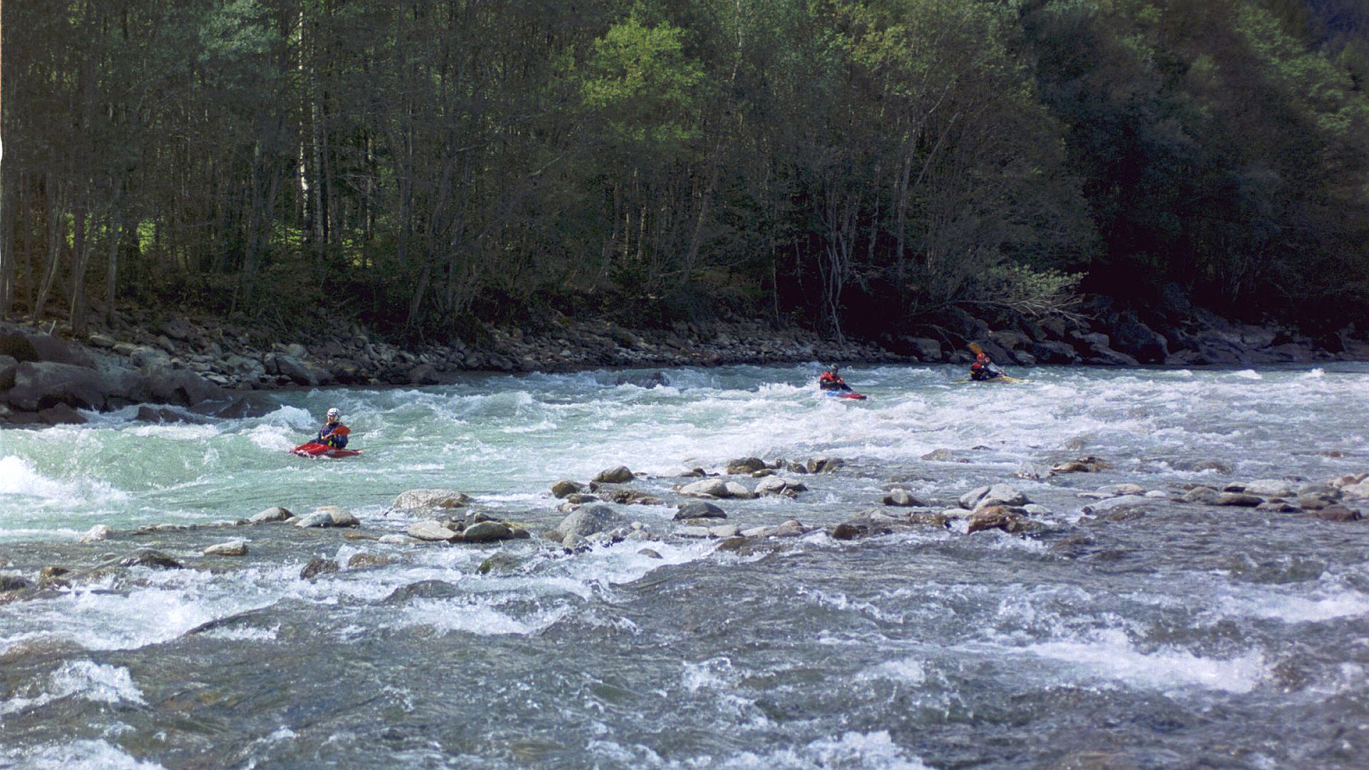 Kajak, Fluss Isel, Abschnitt Ainet  - Lienz Kosakenfriedhof Schwälle vor Lienz bei NW 🛶 Silvia, Gerhard, Peter