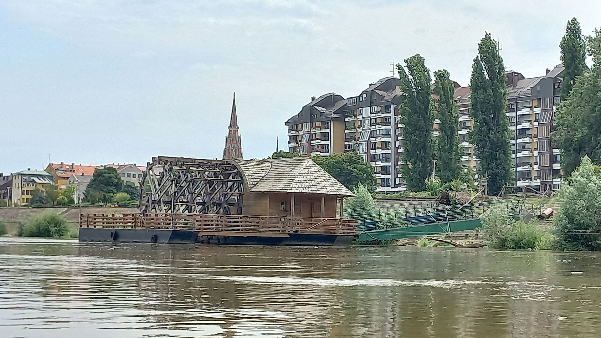 © Dieter K. 25.7.23 Kajak, Fluss Drau (Drava), Abschnitt Őrtilos - Mündung in Donau Wassermühle in Osijek