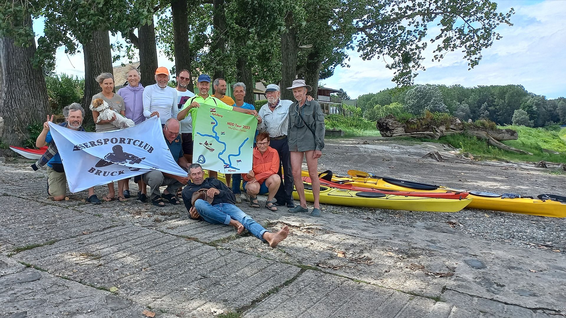 © Dieter K. 26.7.23 Kajak, Fluss Drau (Drava), Abschnitt Őrtilos - Mündung in Donau Ankunft in Apfeldorf, hr. Aljmaš
