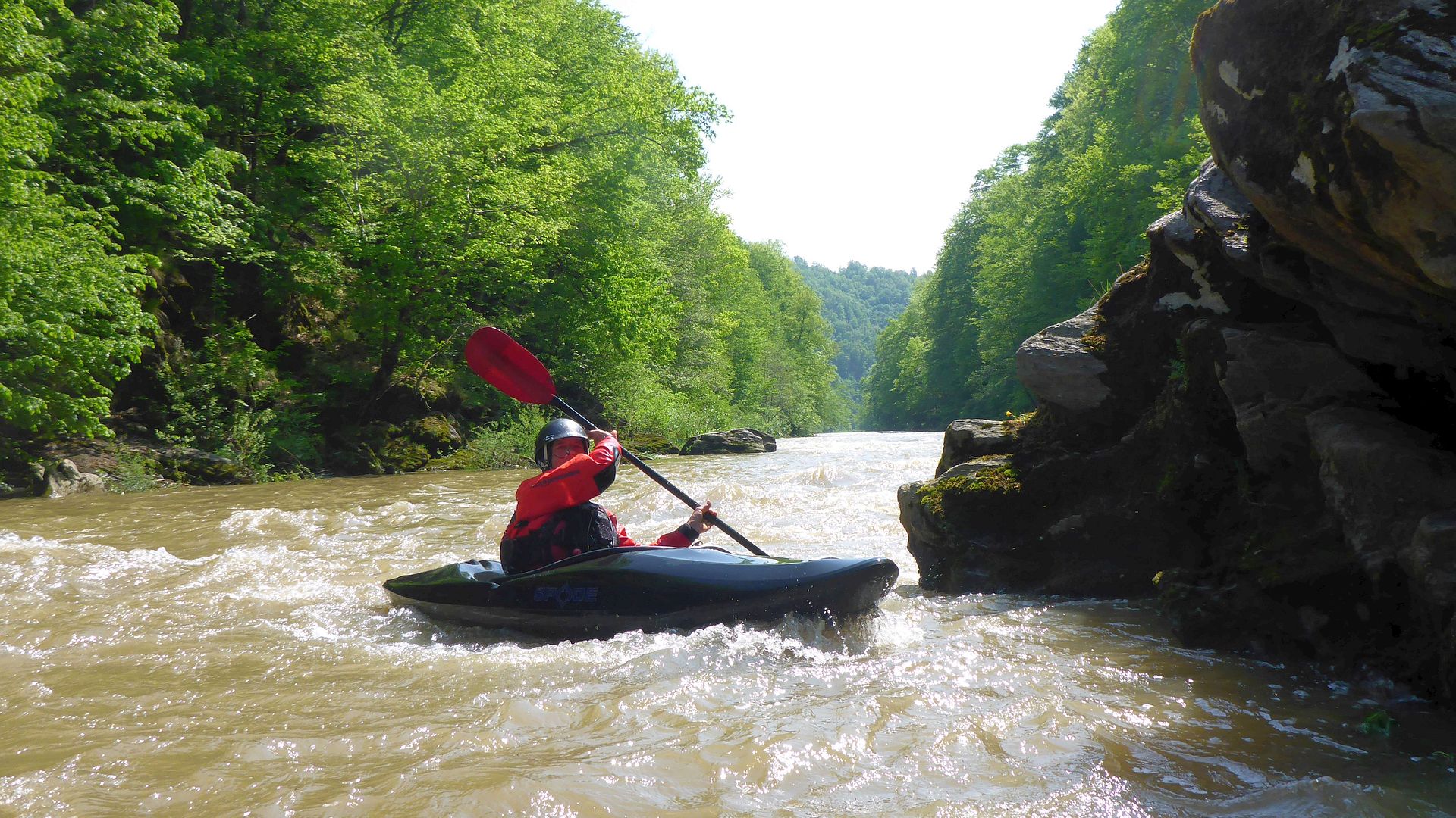 Kajak, Fluss Lăpuș, Abschnitt Târgu Lăpuș - Remecioara (Schlucht) Felswände 
