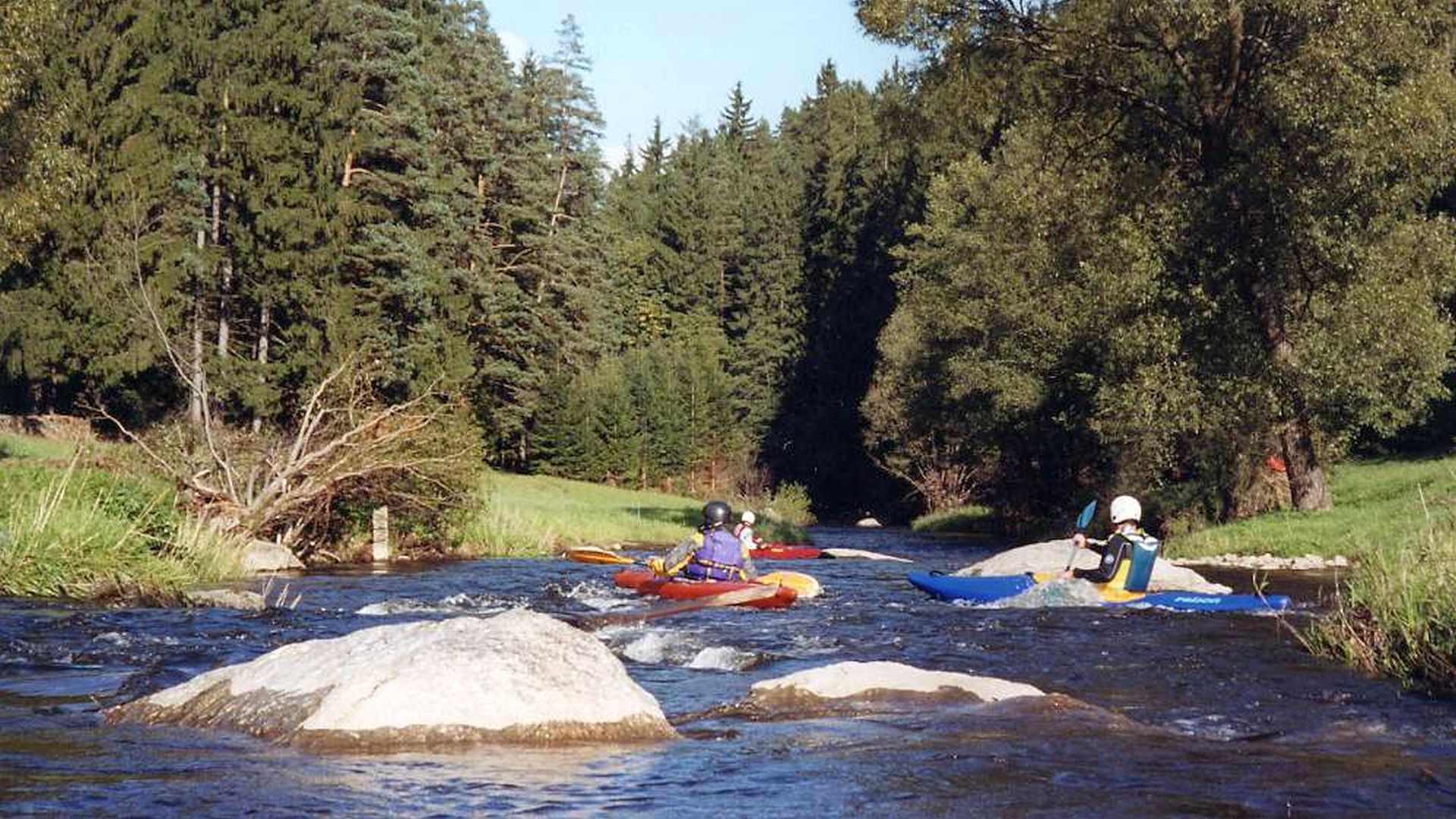 Kajak, Fluss Zwettl, Abschnitt Syrafeld - Zwettl verblockte Passage 