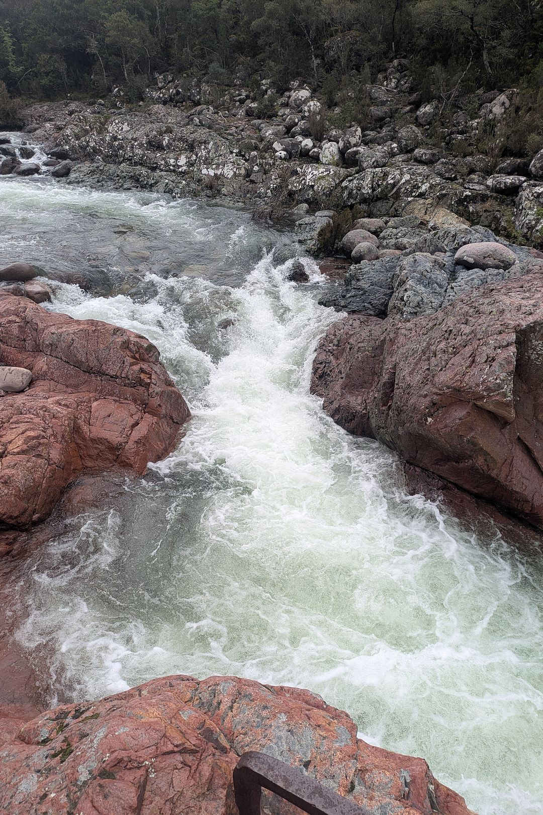 © Lukas O. 16.4.25 Kajak, Fluss Fango, Abschnitt Manso - Ponte Vecchiu erste Niedrigklamm Teil 2