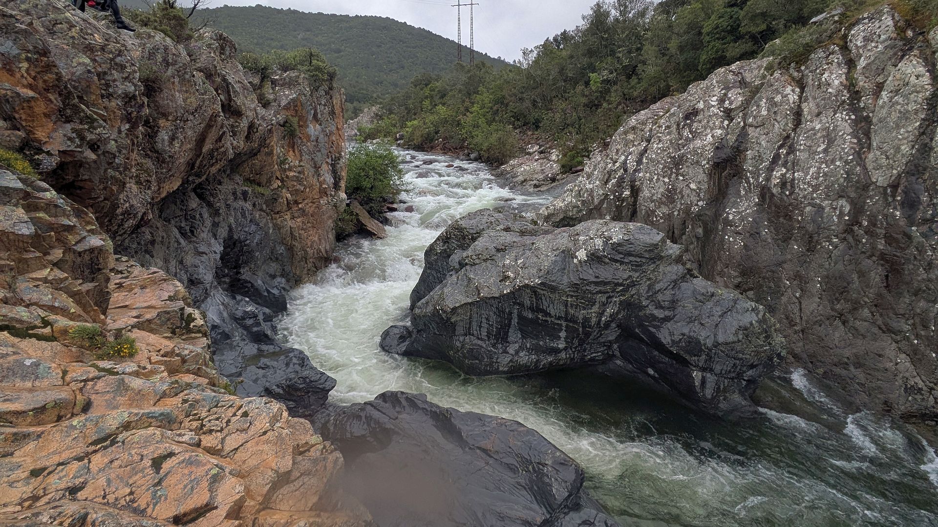 © Lukas O. 16.4.25 Kajak, Fluss Fango, Abschnitt Manso - Ponte Vecchiu die Schlüsselstelle