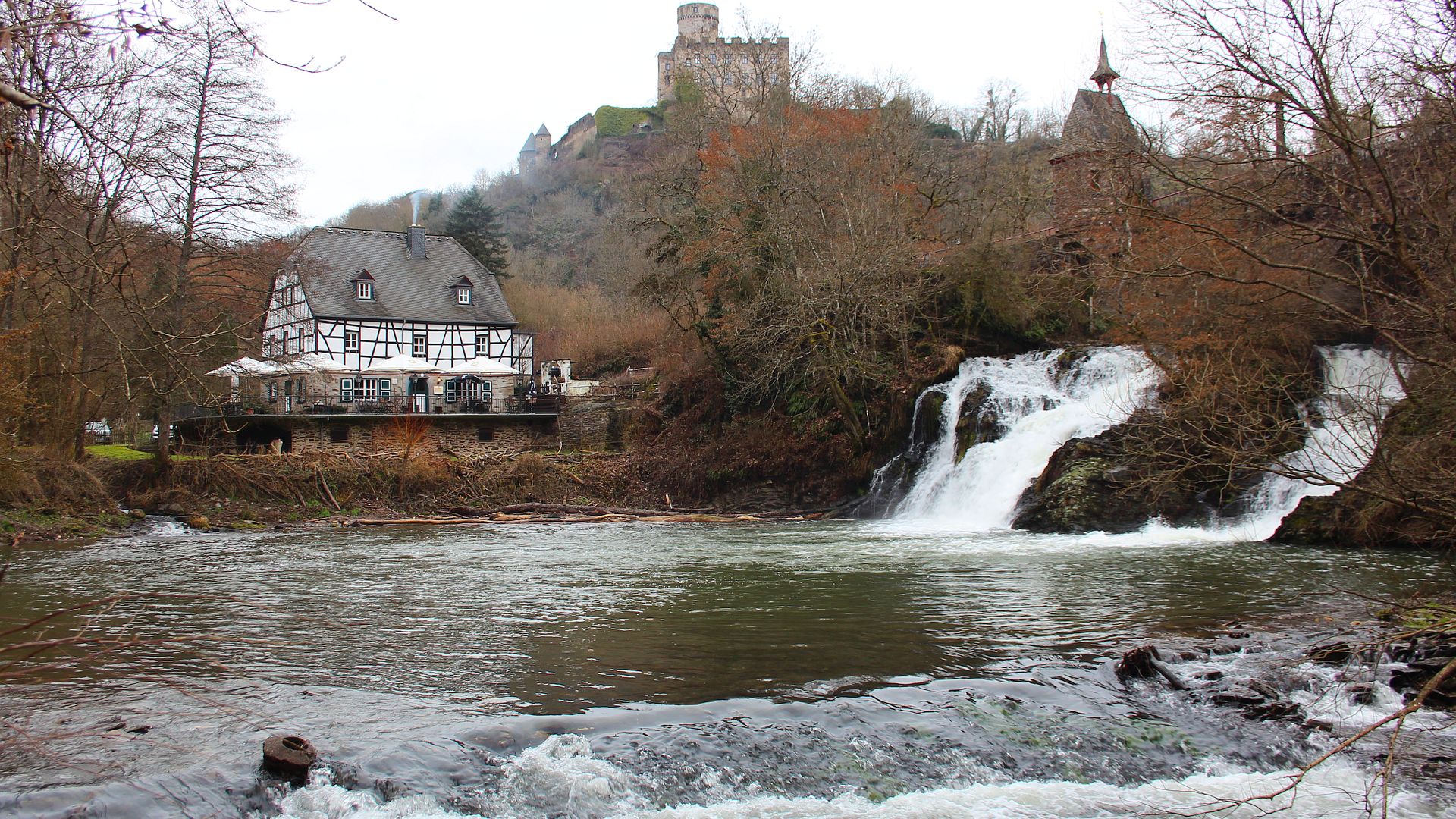 Kajak, Fluss Elzbach, Abschnitt Brücke Roes - Pillig  / Mosel