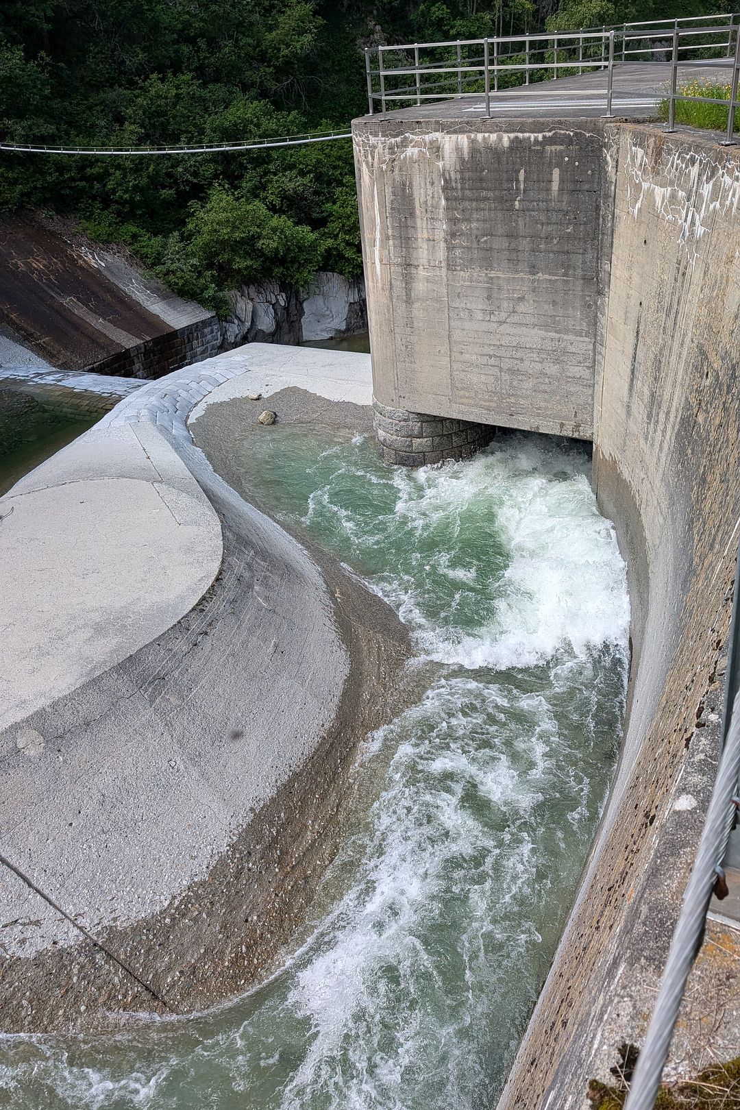 Kajak, Fluss Medelser Rhein, Abschnitt Parde - Curaglia (Klamm)