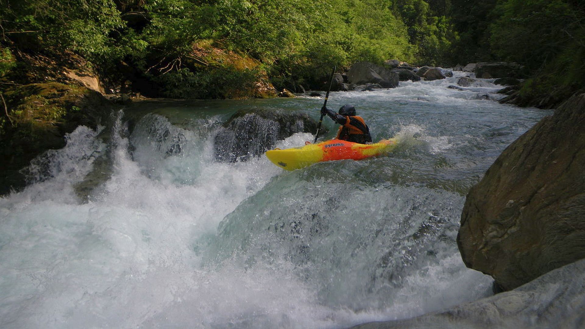 Kajak, Fluss Valser Rhein, Abschnitt Vals - Lunschania (Schlucht)