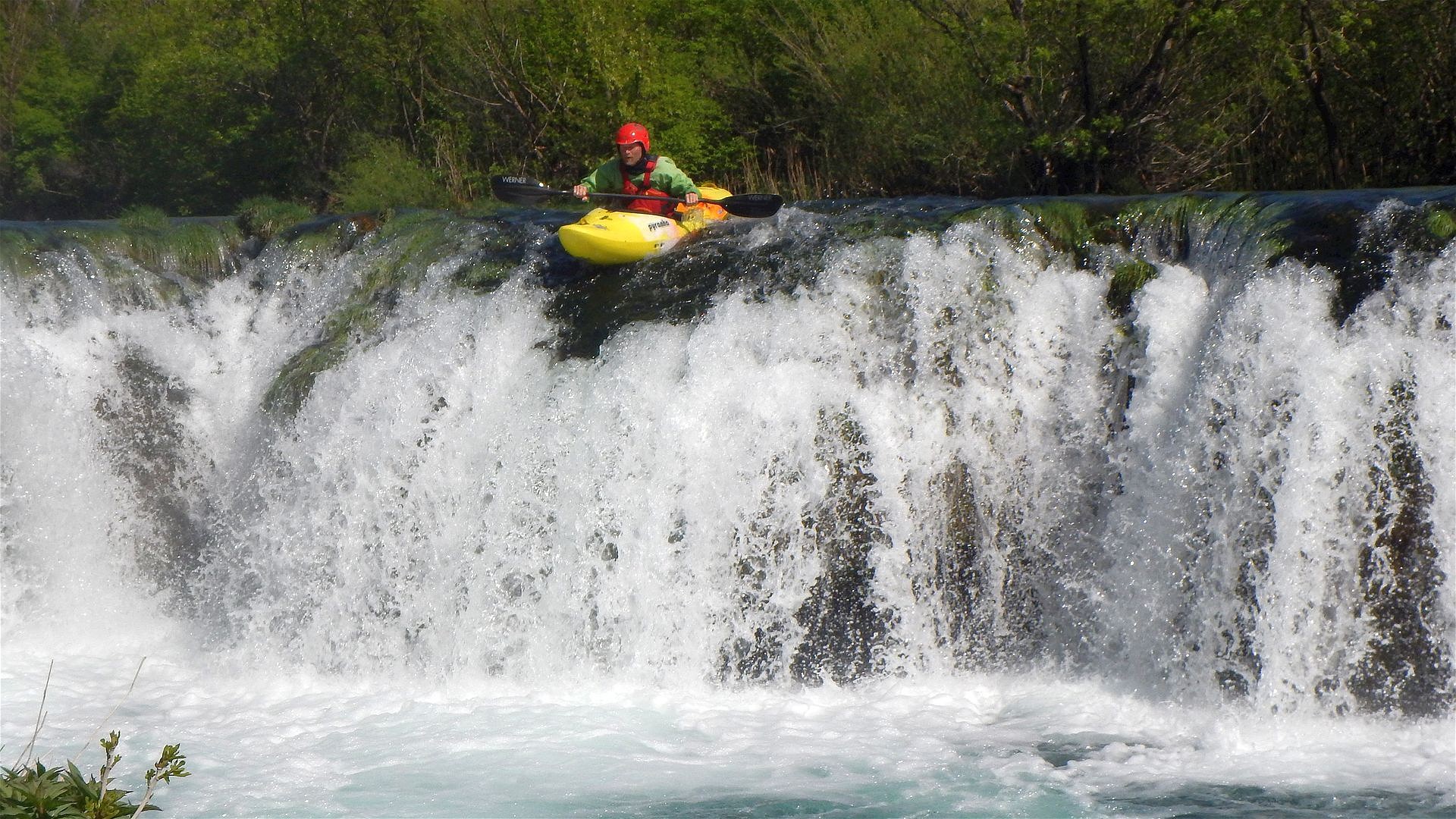 Kajak, Fluss Zrmanja, Abschnitt Kaštel Žegarski - Berberi (Große Schlucht) Ogarov buk 🛶 Wolfgang A.