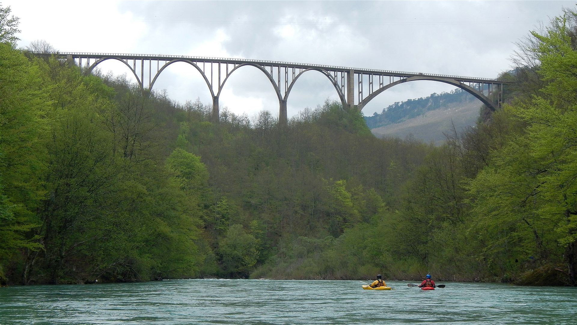 Kajak, Fluss Tara, Abschnitt Splavište - Ščepan Polje die Đurđevića Tarabrücke 🛶 Franz H., Alex B.