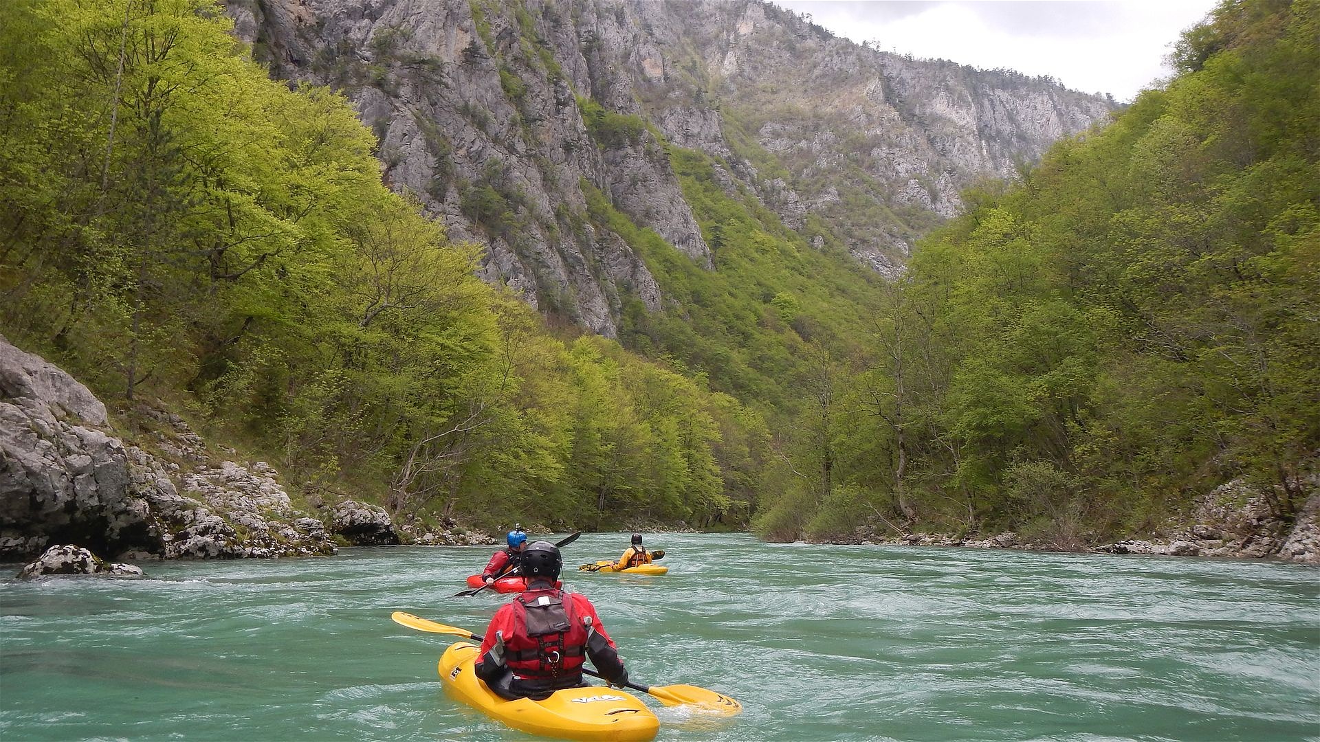 Kajak, Fluss Tara, Abschnitt Splavište - Ščepan Polje Beginn der Schlucht 🛶 LFC
