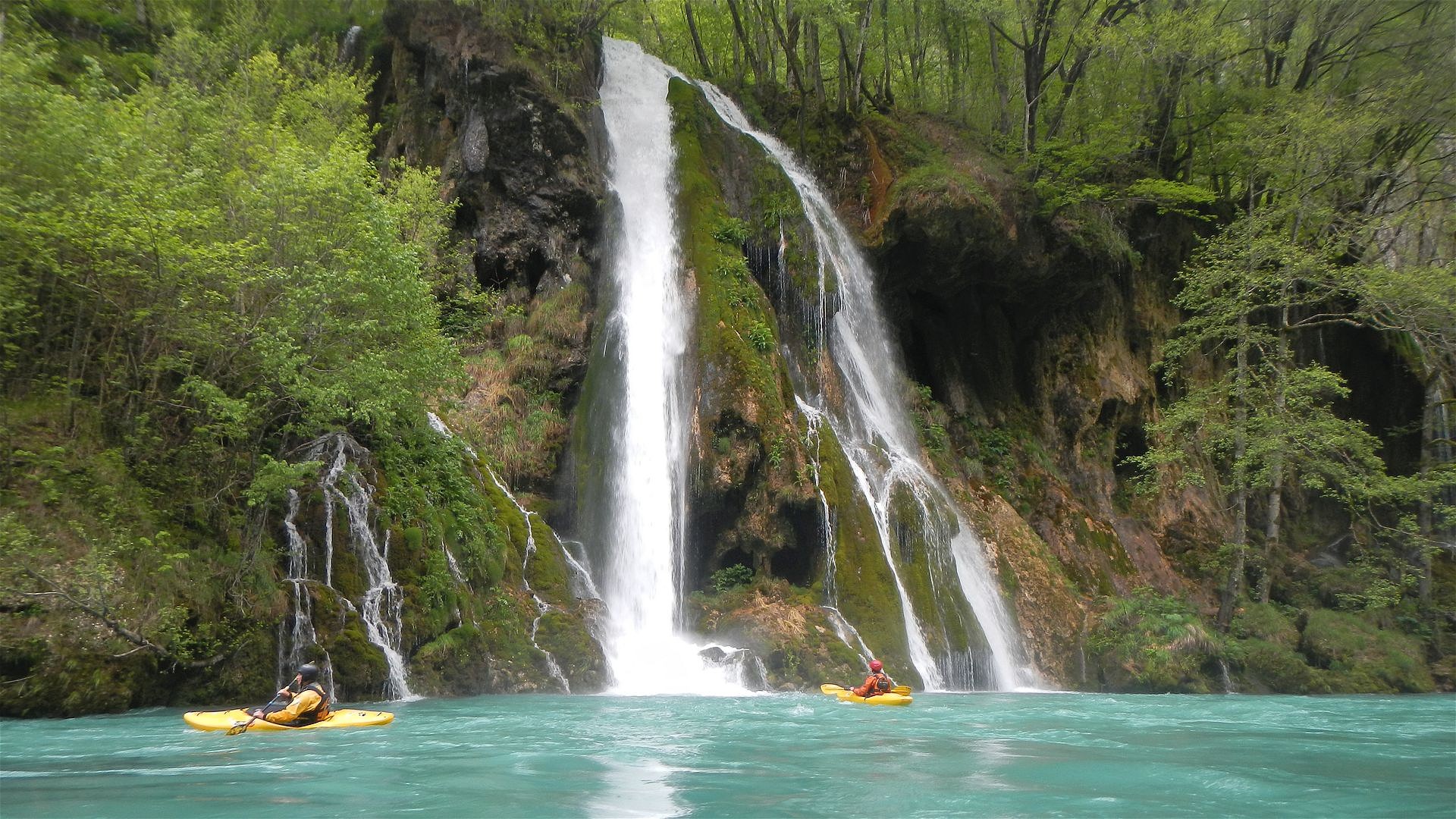 Kajak, Fluss Tara, Abschnitt Splavište - Ščepan Polje 25m Wasserfall Bajlovića Sige 🛶 Franz H., Marion G.