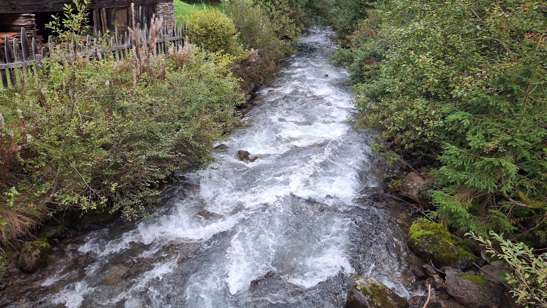 Kajak, Fluss Villgratenbach, Abschnitt Innervillgraten - Ausservillgraten typischer Flusscharakter 