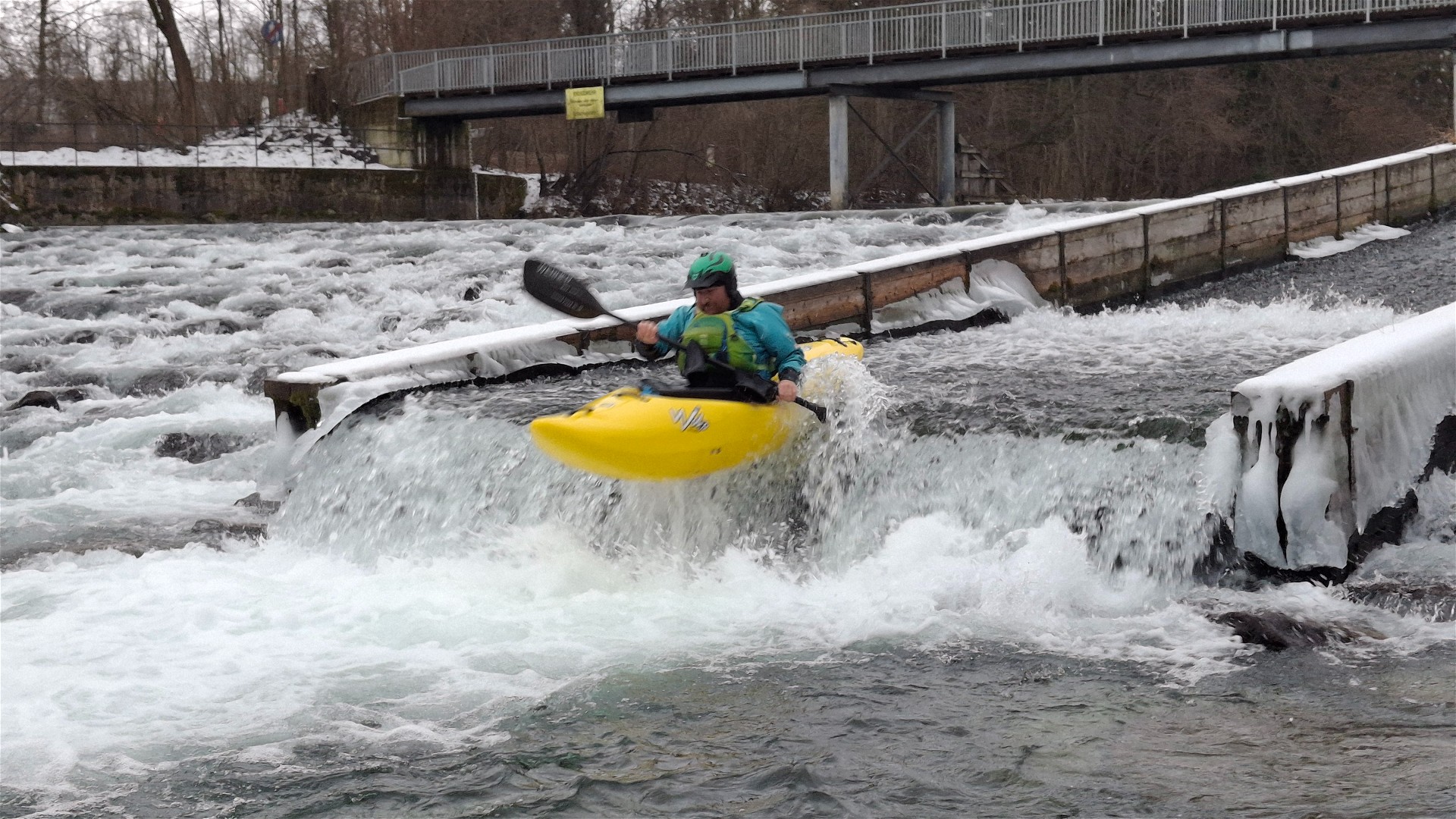 Kajak, Fluss Steyr, Abschnitt Aschach - Steyr Bootsrutsche bei Winterwasserstand 