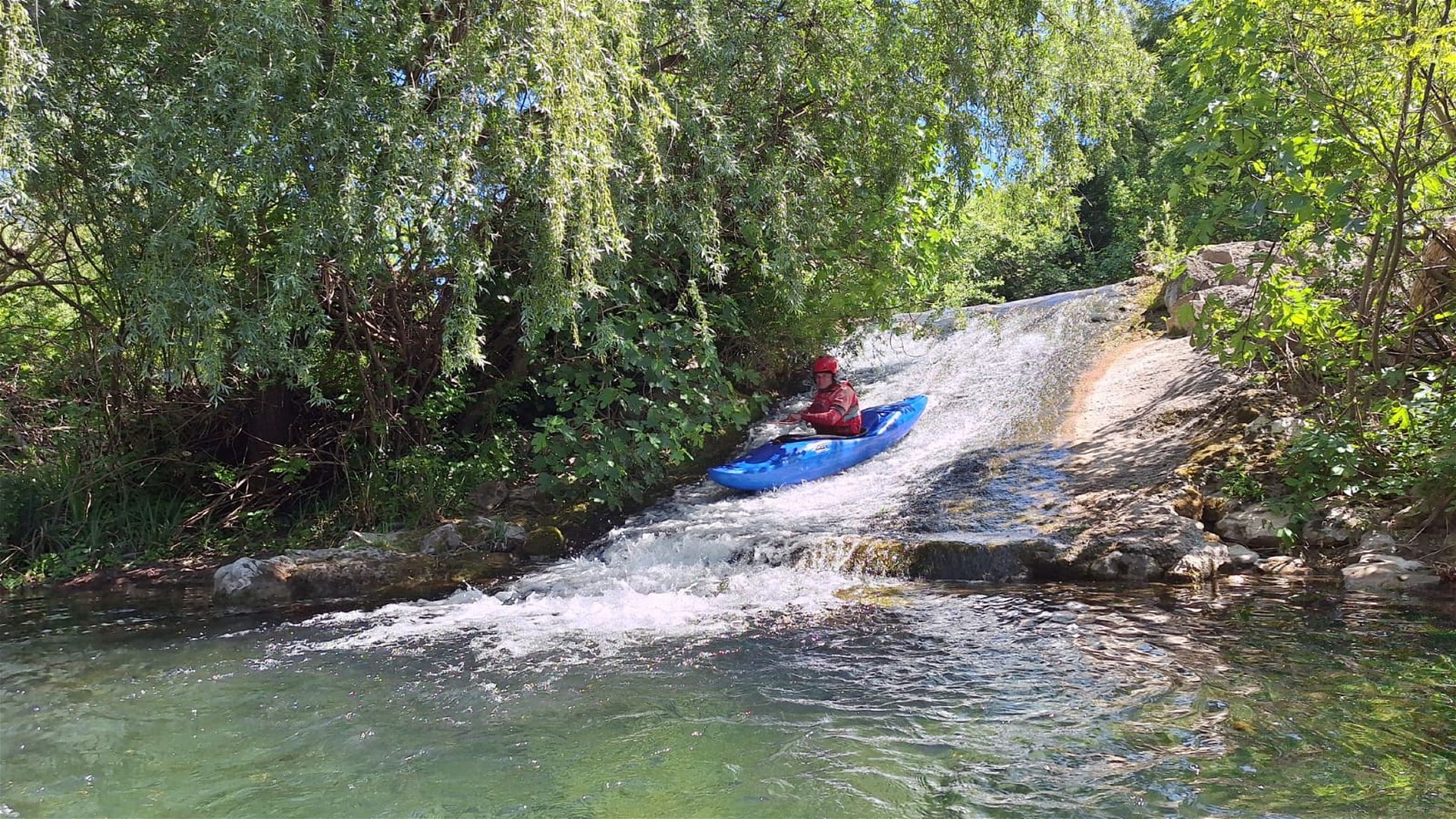 Kajak, Fluss Cetina, Abschnitt Slime - Radmanove Mlinice (Untere) am Besten vor dieser Rutsche r umtragen 