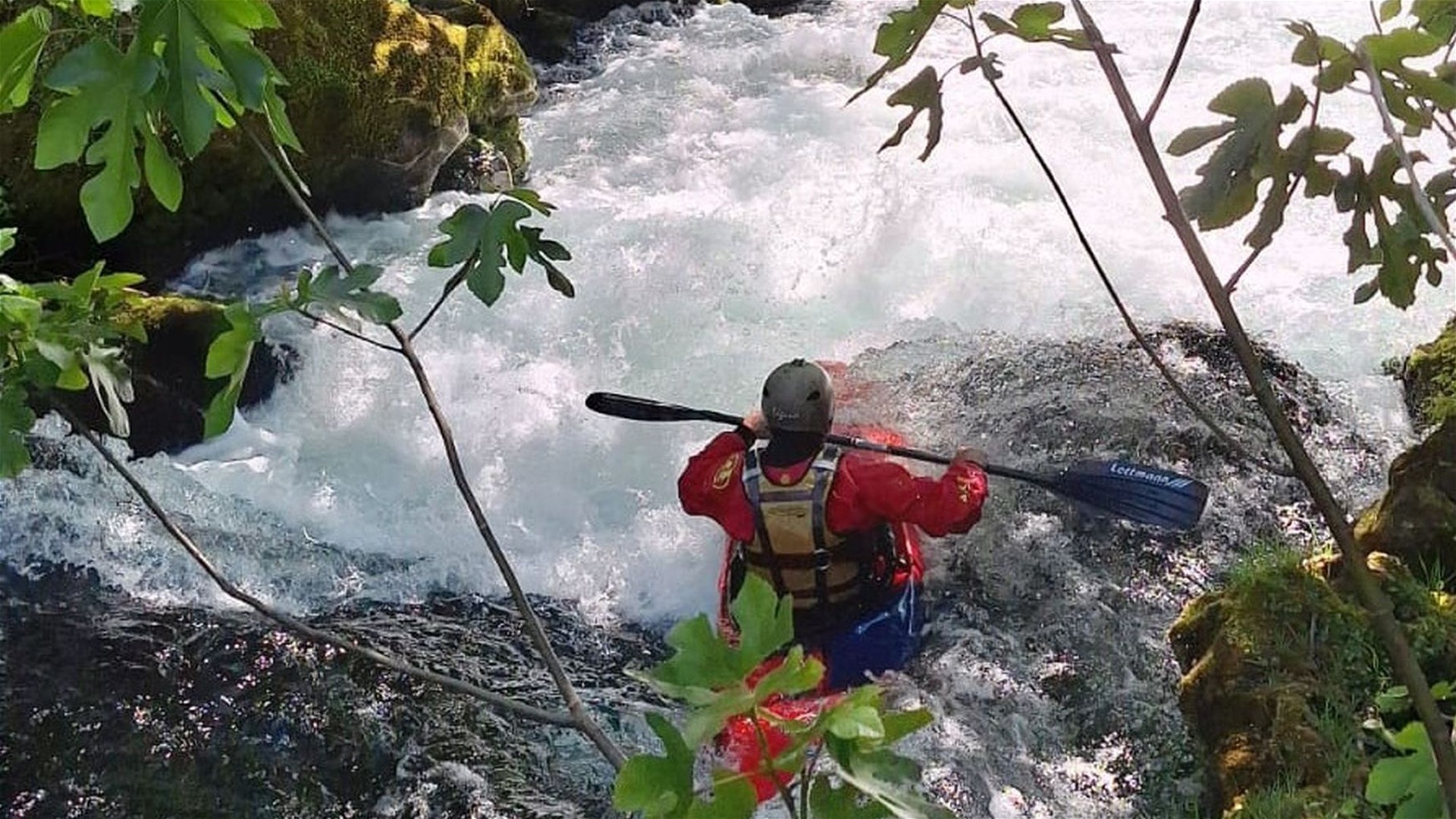 Kajak, Fluss Cetina, Abschnitt Slime - Radmanove Mlinice (Untere) Strömung zieht nach links! 