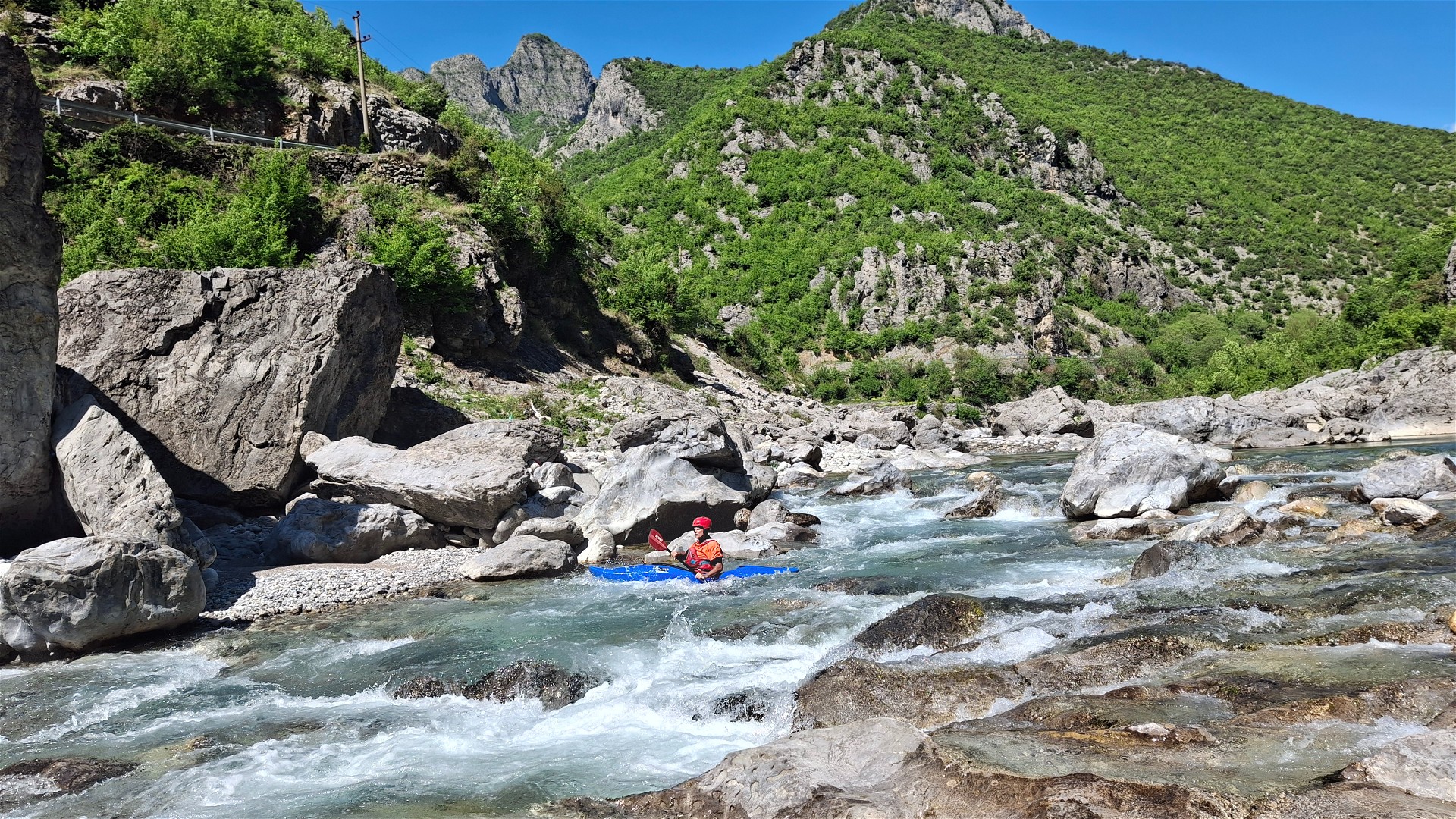 Kajak, Fluss Kir, Abschnitt Prekal - Canyon Einfahrt zum schwierigeren Abschluss 