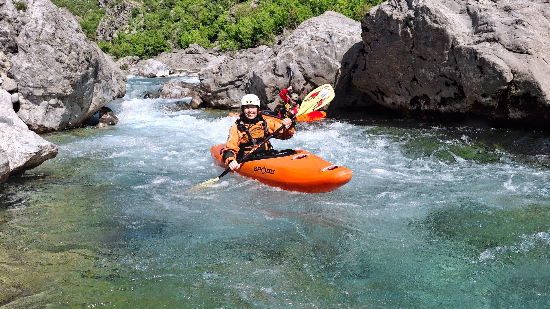 Kajak, Fluss Kir, Abschnitt Prekal - Canyon Engstelle 