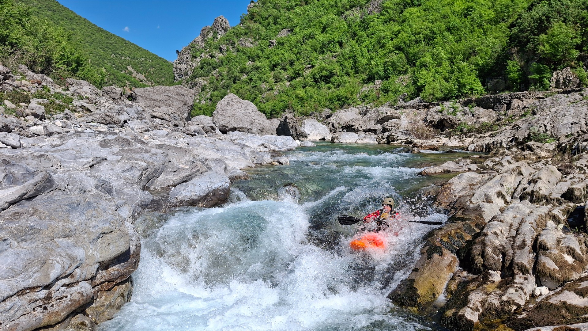 Kajak, Fluss Kir, Abschnitt Prekal - Canyon vor dem Ausstieg 