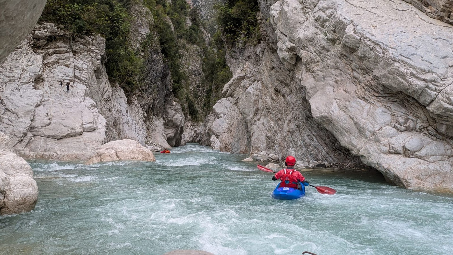 Kajak, Fluss Kalaritikos, Abschnitt Kalarites - Plaka in der Klamm 