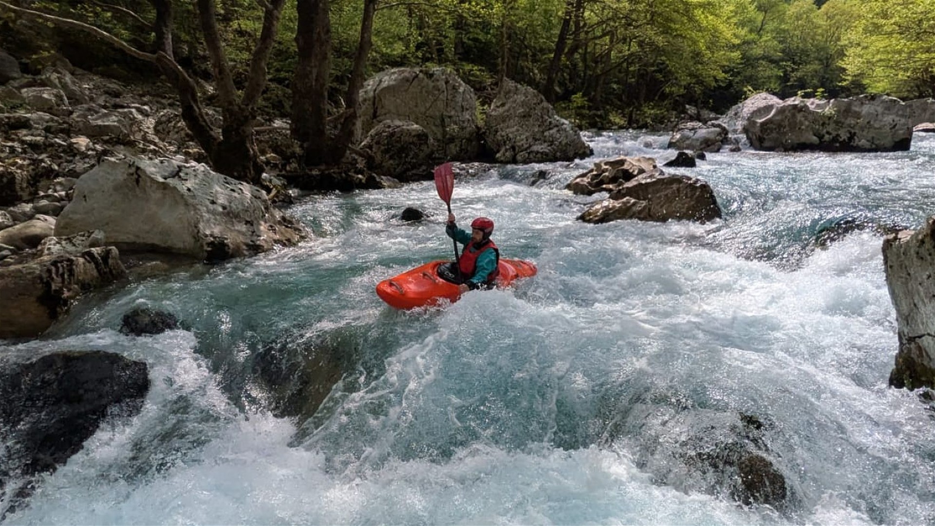 Kajak, Fluss Voidomatis, Abschnitt Vikos - Türkenbrücke Klidonia tolles Wildwasser 