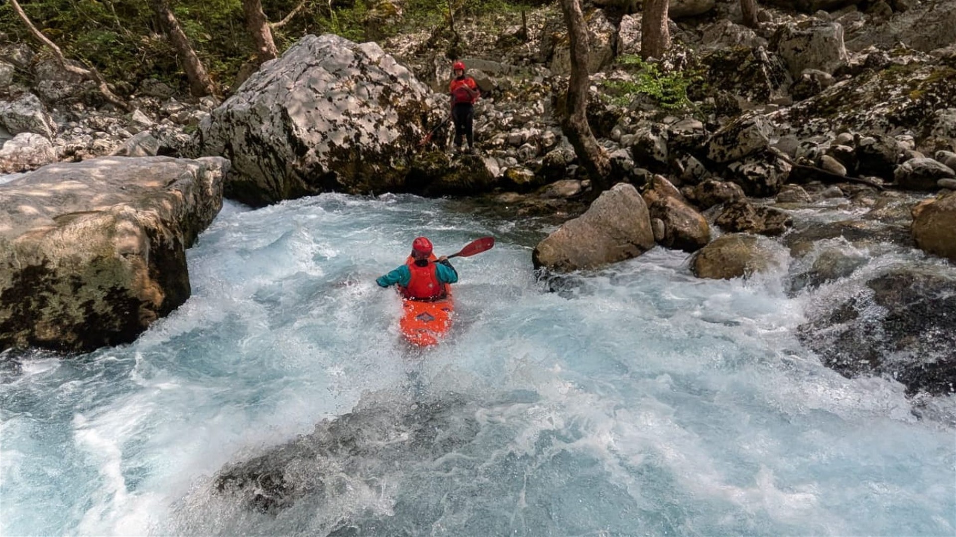 Kajak, Fluss Voidomatis, Abschnitt Vikos - Türkenbrücke Klidonia der Schlitz 