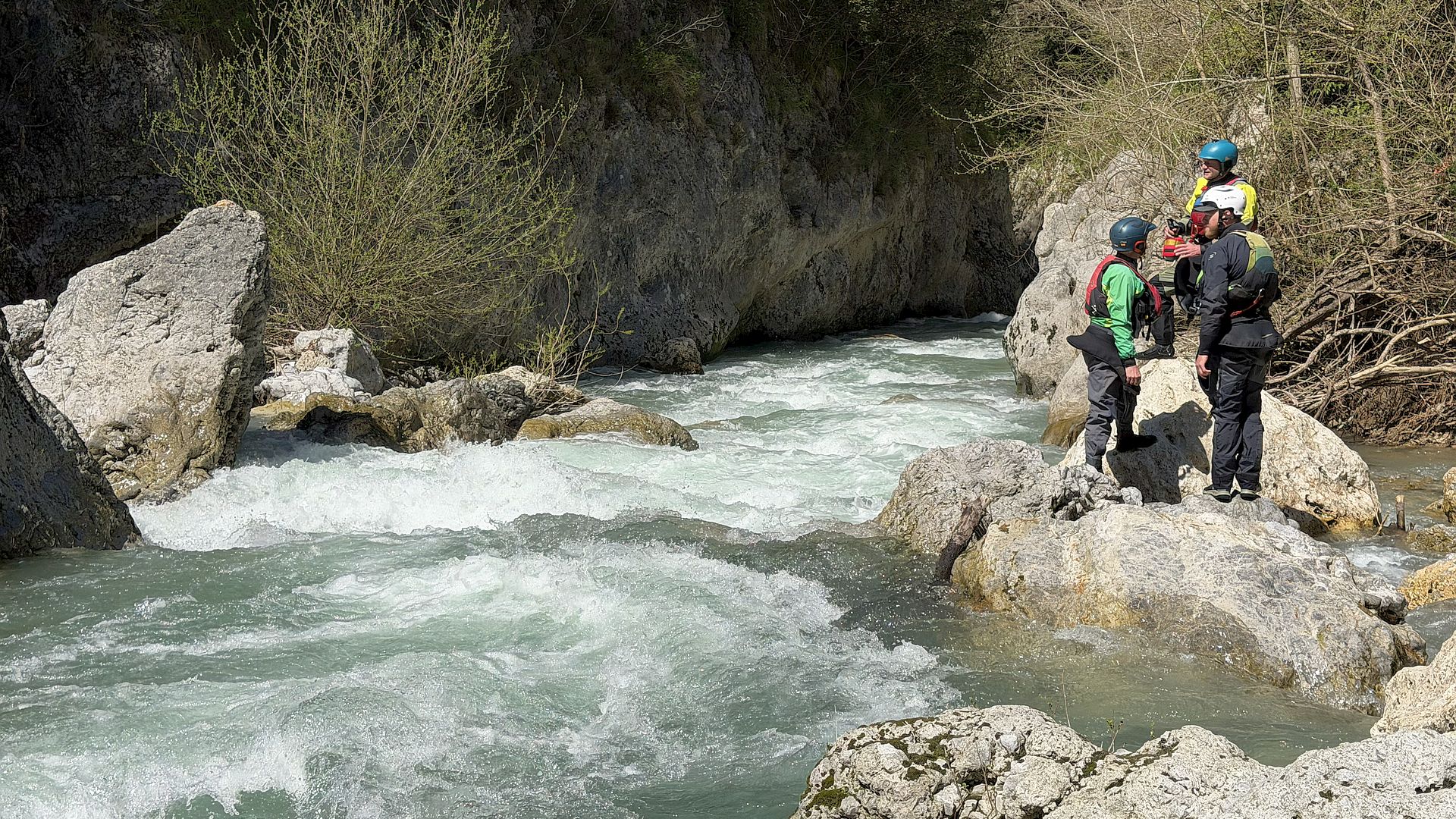 Kajak, Fluss Lao, Abschnitt Laino Borgo - Papasidero (Schlucht) Ausfahrt aus der Kernstelle 