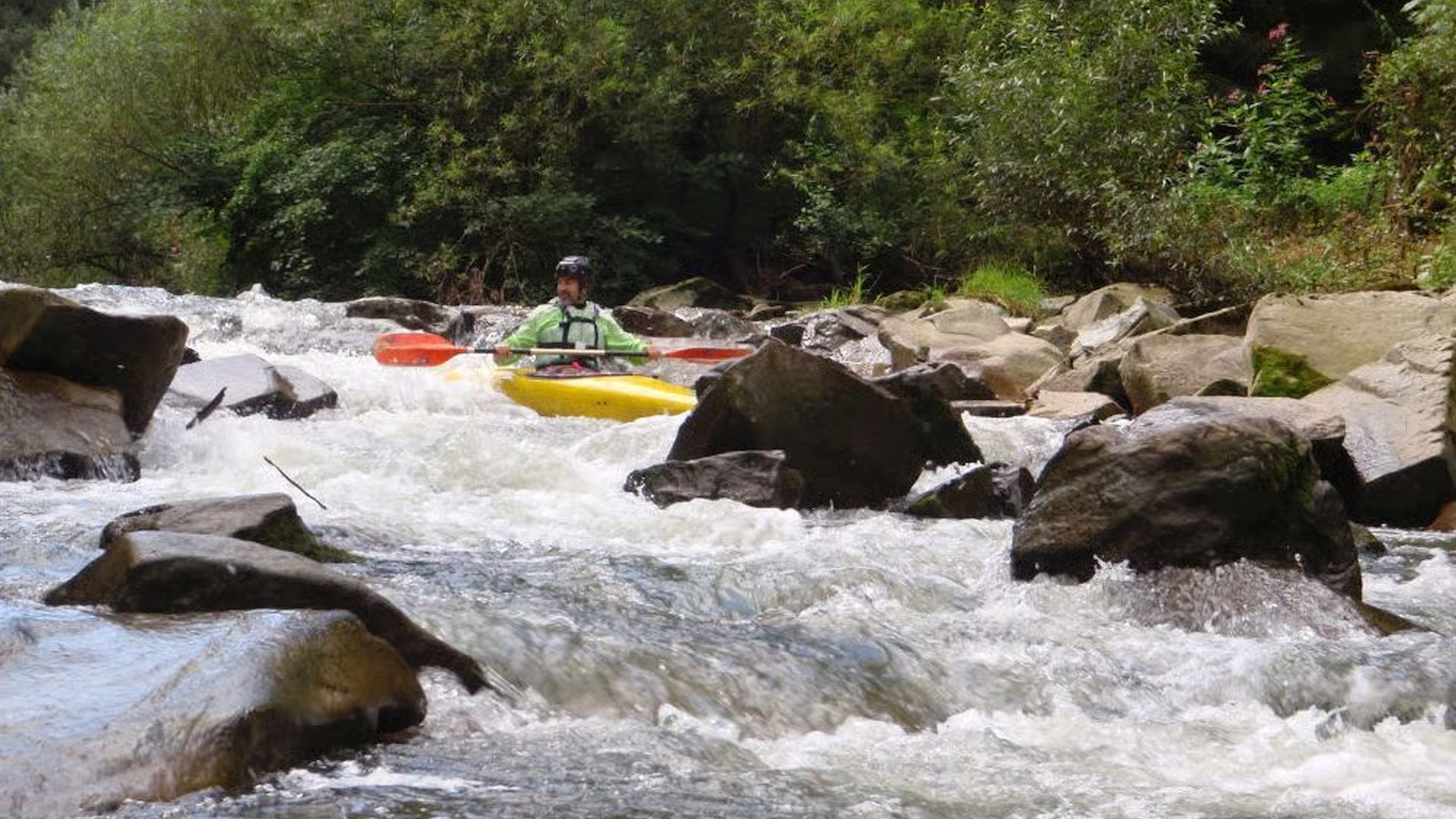 Kajak, Fluss Kleine Erlauf, Abschnitt Zarnsdorf - Berging (Unterlauf) kritische Gefällebremse 