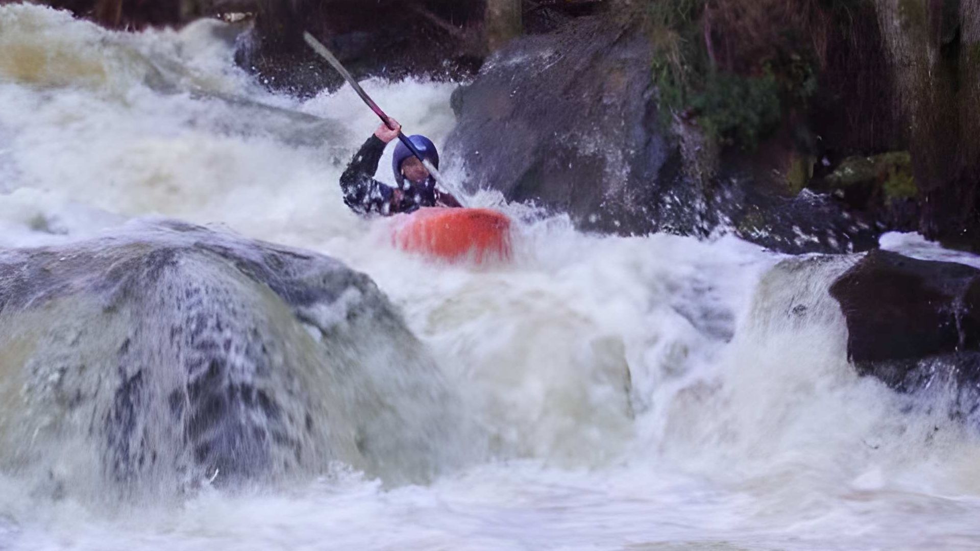 Kajak, Fluss Weitenbach, Abschnitt Martinsberg - Würnsdorf (Steilzone) typischer Katarakt in der Steilzone 