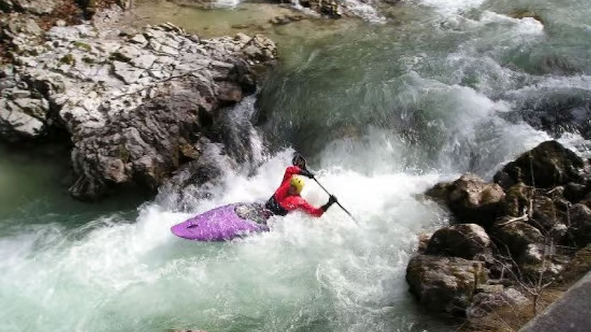 Kajak, Fluss Ramsauer Ache, Abschnitt Tunnel - Berchtesgaden (Unterlauf) Flussverengung 