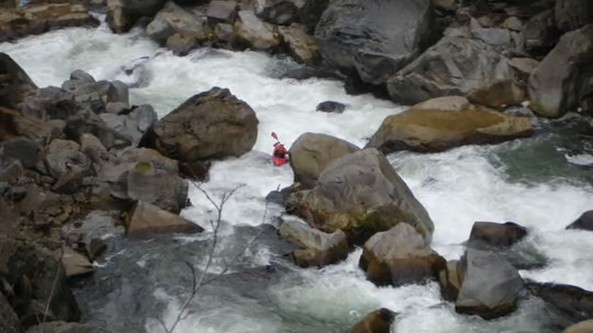 © Bernhard M. 14.11.05 Kajak, Fluss Ötztaler Ache, Abschnitt Tumpen - Habichen (Achstürze) Solofahrt auf Zeit