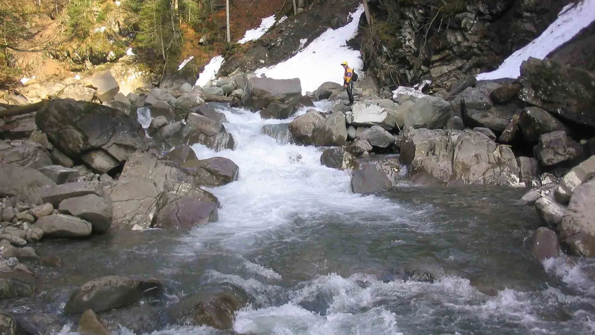 © Christian P. 16.1.09 Kajak, Fluss Frutz, Abschnitt Kernschlucht eine der Kernstellen
