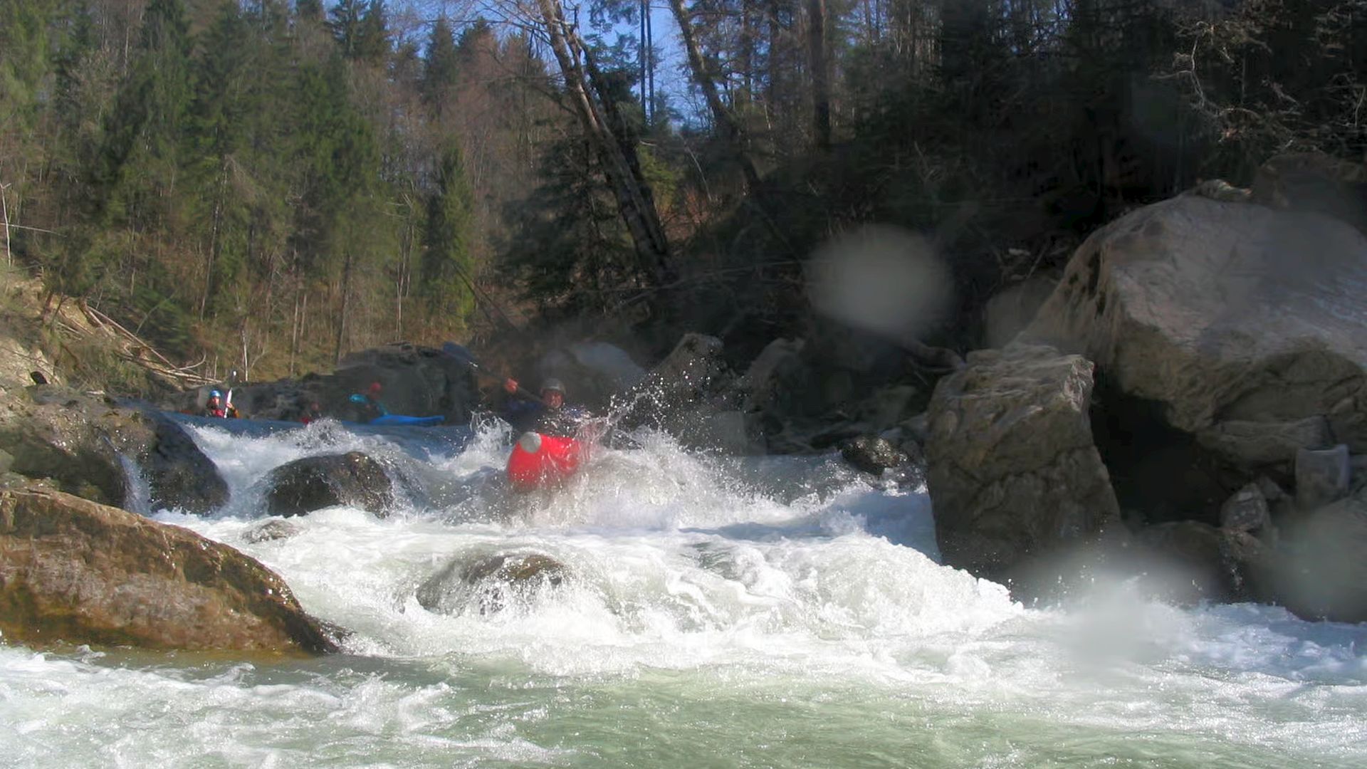 © Christian P. 28.2.09 Kajak, Fluss Weißach, Abschnitt Hasenbrücke - Zwing (Kleine Weißachschlucht) schwerste Stelle der kleinen Weißachschlucht