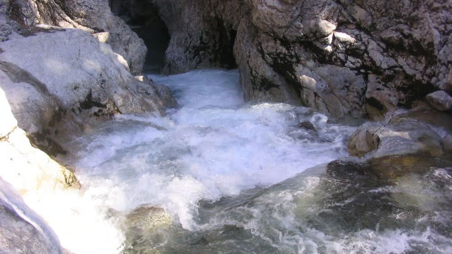 © Christian P. 1.4.07 Kajak, Fluss Ostrach, Abschnitt E-Werk - Hinterstein (Aueleschlucht) Klammeingang