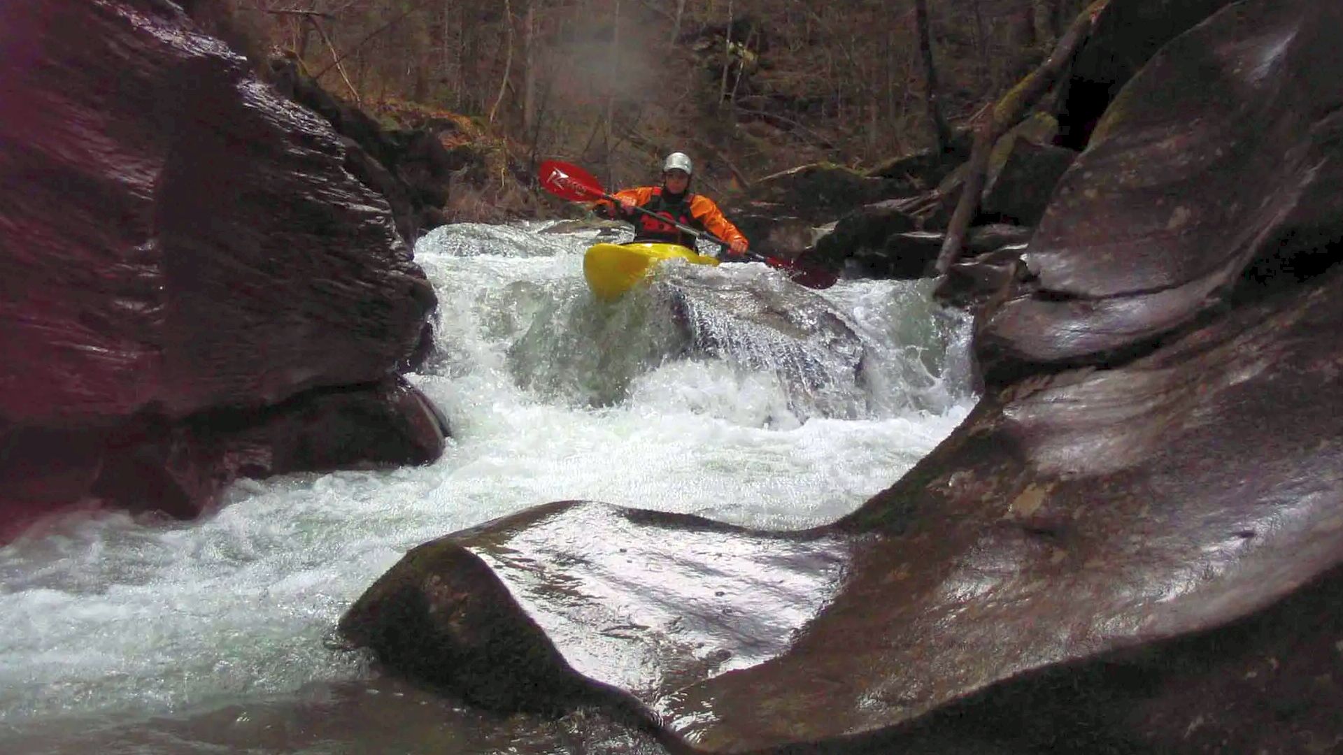 © Christian P. 14.4.08 Kajak, Fluss Necker, Abschnitt Vordernecker - Schwandsbrugg (Oberste) viel Grundgestein