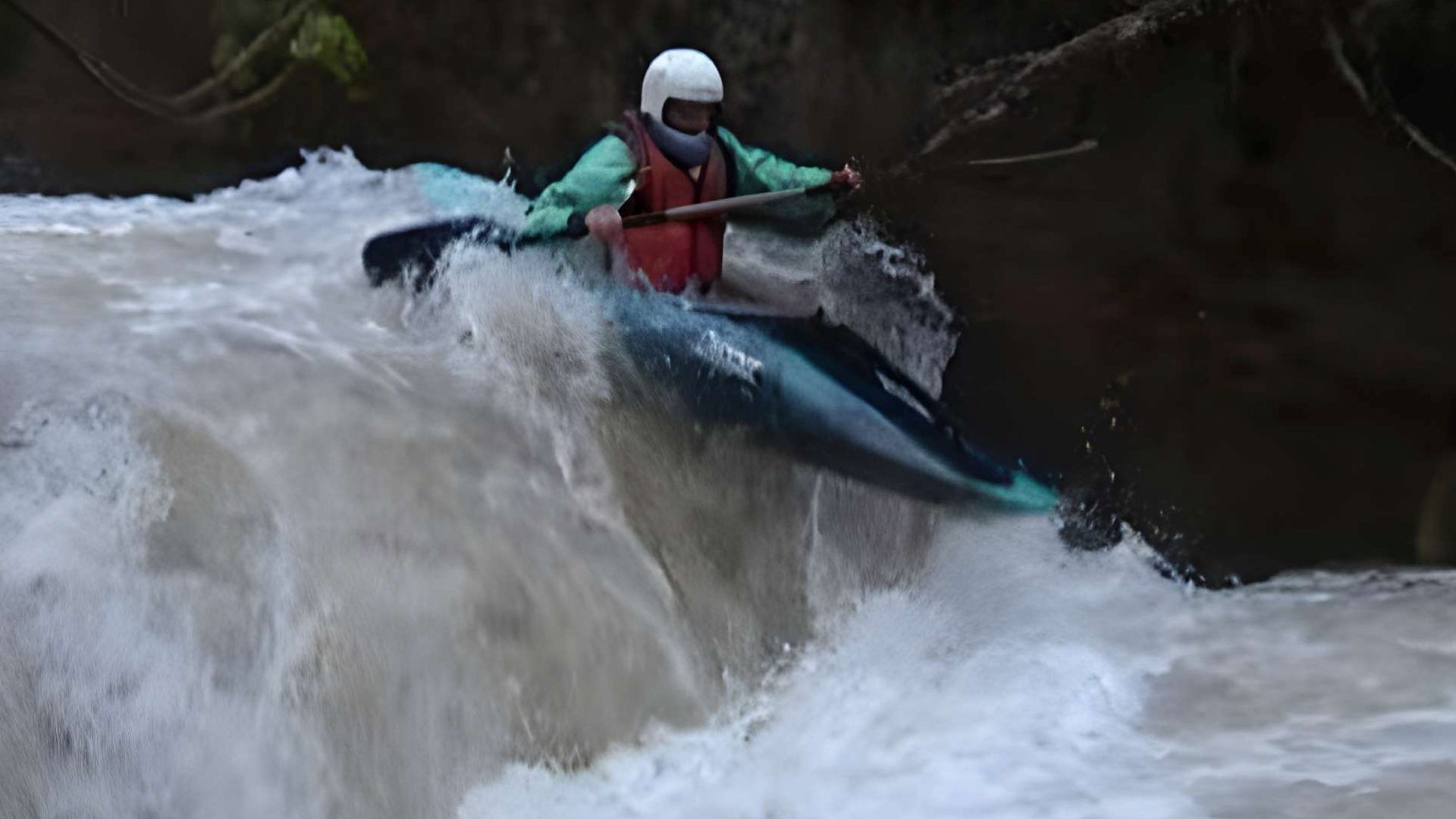 Kajak, Fluss Finstergrabenbach, Abschnitt Quellbäche - Radmer Doppelstufe nach der Brücke 
