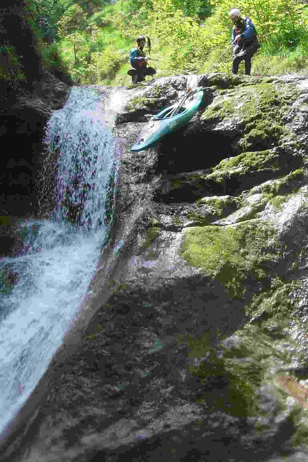 © Franz M. 14.9.05 Kajak, Fluss Rotmoosbach, Abschnitt Wasserfallstrecke 3. Abfall mit flachem Unterwasser