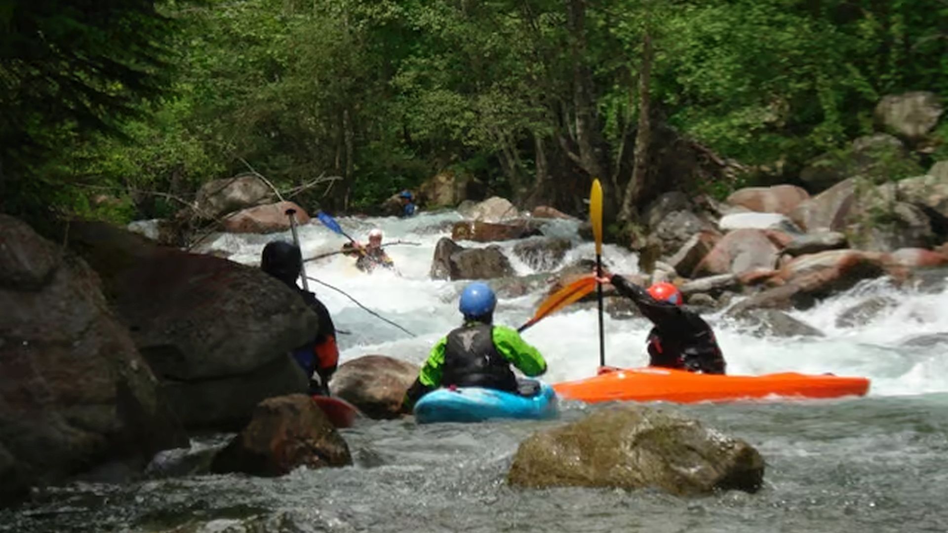 © Judith P. 4.6.08 Kajak, Fluss Radlbach, Abschnitt Radlbach Brücke - Trebesing (Standardstrecke) von einem Abfall zum nächsten