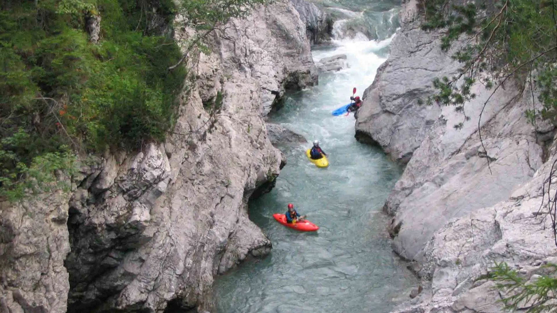 Kajak, Fluss Lech, Abschnitt Warth - Steeg (Lechschlucht) kurz vor dem Turmzimmer 