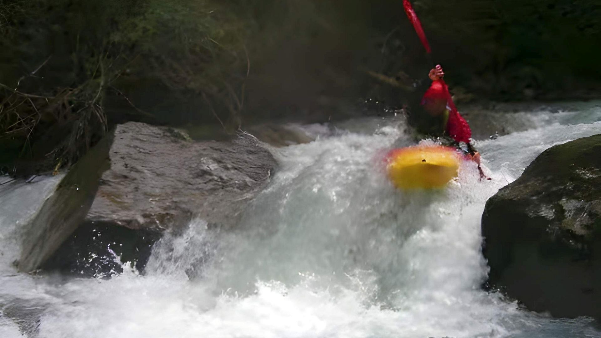 Kajak, Fluss Pitzbach, Abschnitt Kitzgarten- und Waldschlucht starkes Gefälle 🛶 Peter F.